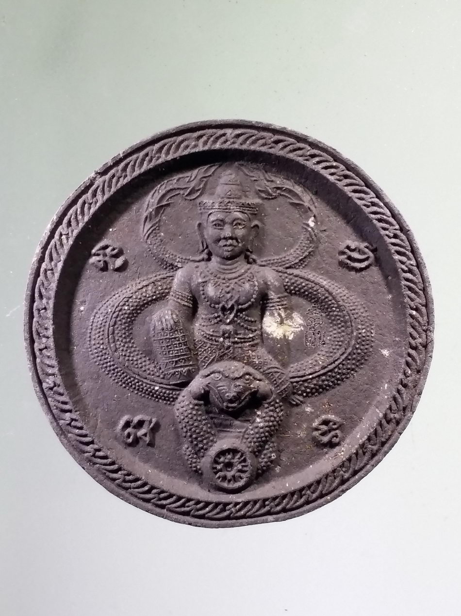 รหัสสินค้า จตุคามรามเทพ 744 ท้าวจตุคามรามเทพ เนื้อว่านกากยายักษ์โรยผงตะไบ ฝังแร่มวลสาร ไม่ทราบรุ่น ไม่มีกล่อง Code Laser เงิน