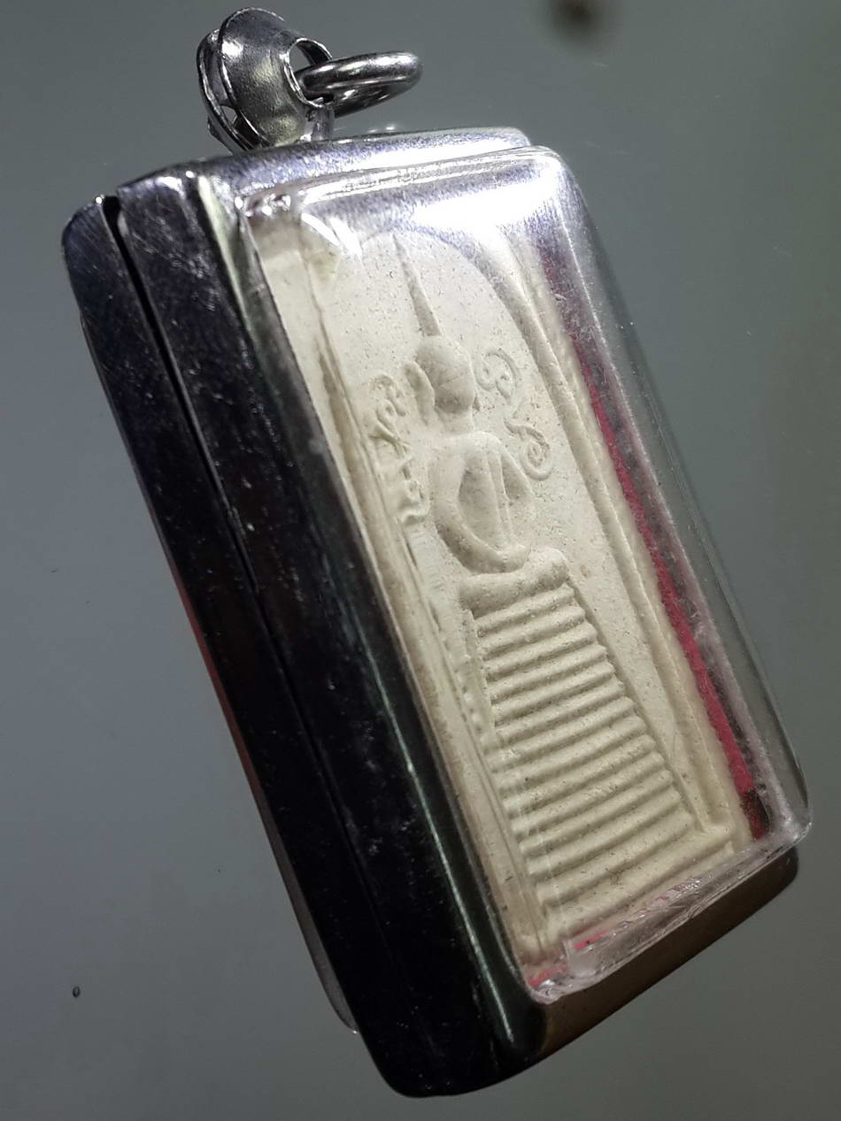 รหัสสินค้า ประจวบคีรีขันธ์ 009 พระสมเด็จแซยิด เนื้อเกสร รอยเส้นเกศา รุ่นไตรมาส หลวงพ่อยิด วัดหนองจอก จ.ประจวบคีรีขันธ์ สร้างปี 2537