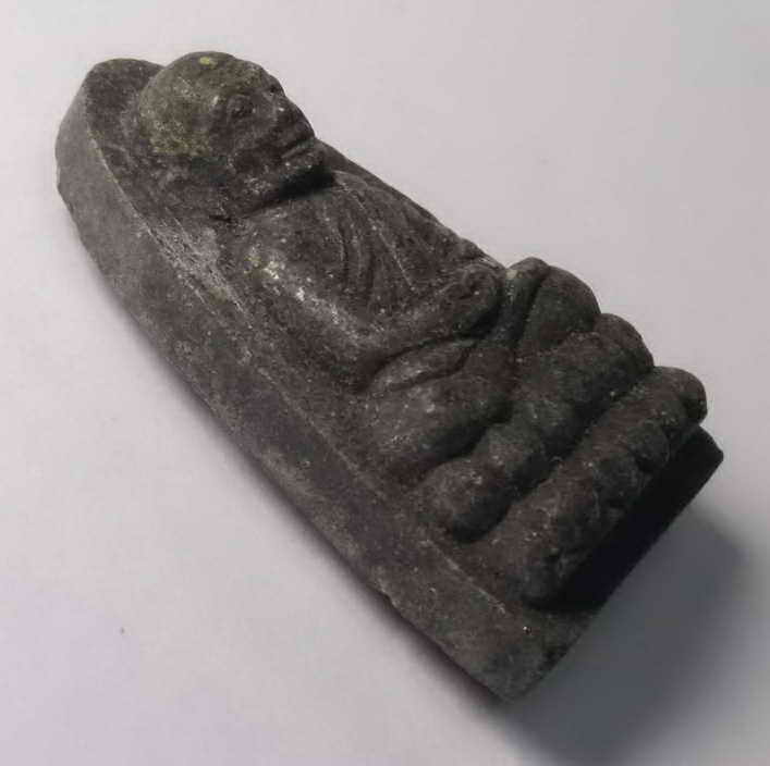 รหัสสินค้า พระเนื้อดิน เนื้อผง เนื้อว่าน 483 หลวงปู่ทวด เนื้อผง หลังกงล้อธรรมจักร ไม่ทราบวัดที่สร้าง