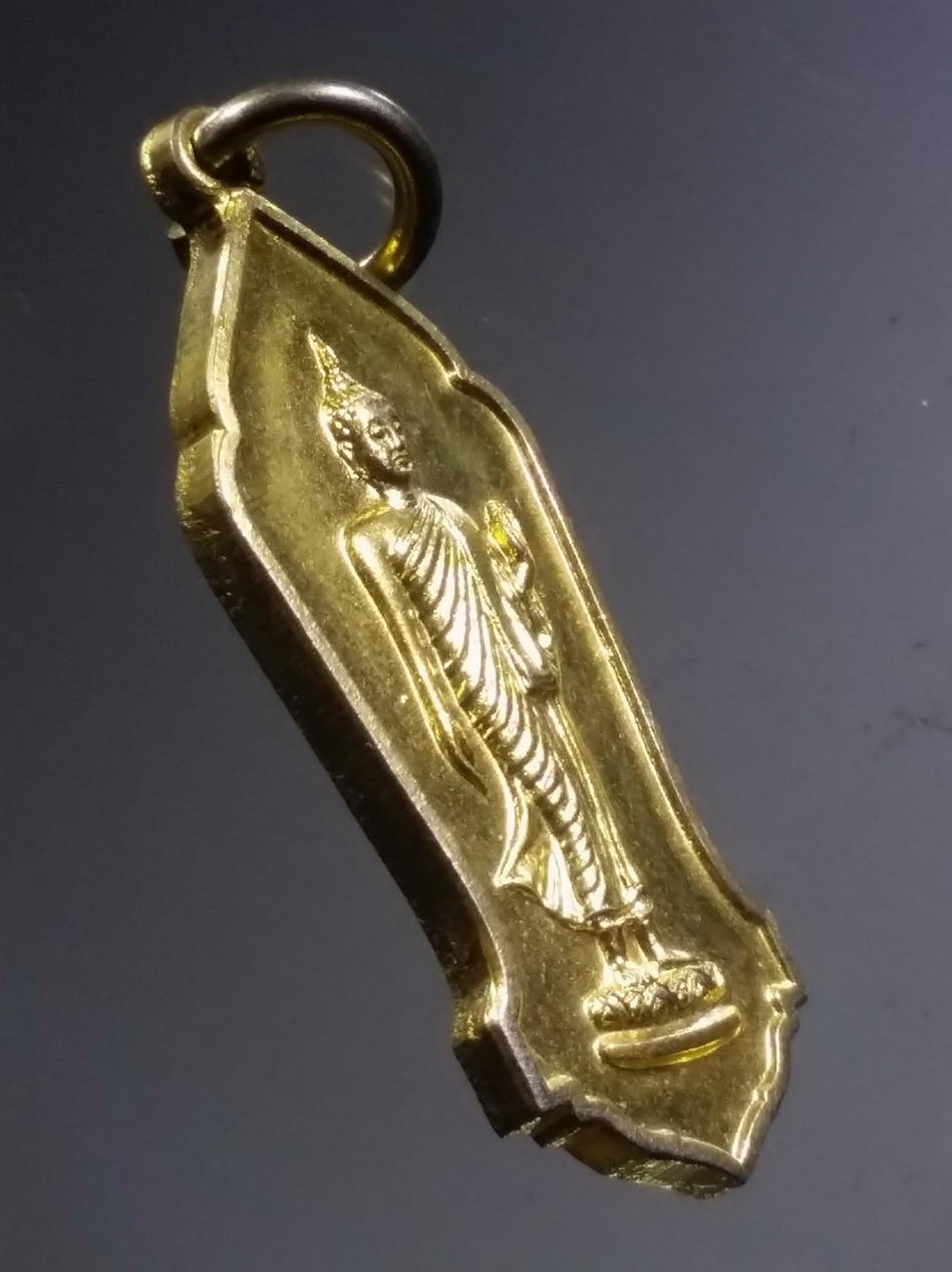 รหัสสินค้า เหรียญพระพุทธ 4093 เหรียญกะไหล่ทองพ่นทรายพระลีลา อรุณรุ่ง แห่งความสุขมิตรภาพ ไทย จีน สร้างปี 2556