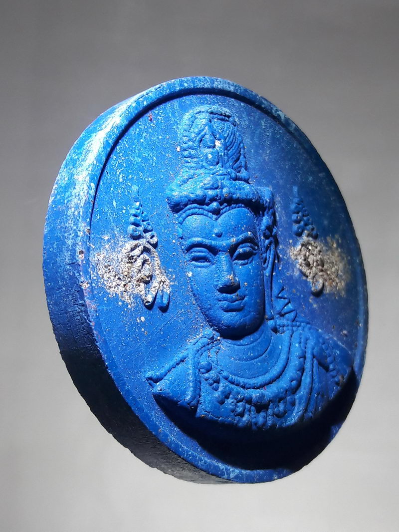 รหัสสินค้า พระเนื้อดิน ผง ว่าน 10251 พระเทวราชโพธิสัตว์จตุคามรามเทพ หลังพญาราหู เนื้อว่านฟ้า โรยแร่ พิมพ์ใหญ่ ขนาดเทียบกับเหรียญบาท ไม่ทราบรุ่น ไม่มีกล่องครับ