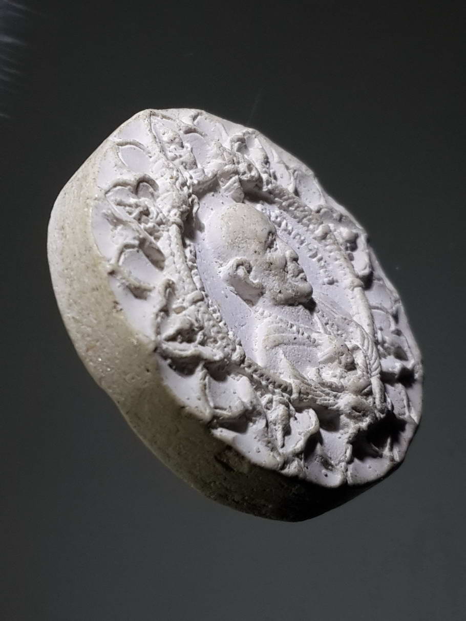 รหัสสินค้า พระไม่ทราบที่ 406 พระผงจันทร์ลอย น่าจะเป็นพระครูบาทางเหนือ ไม่ทราบที่