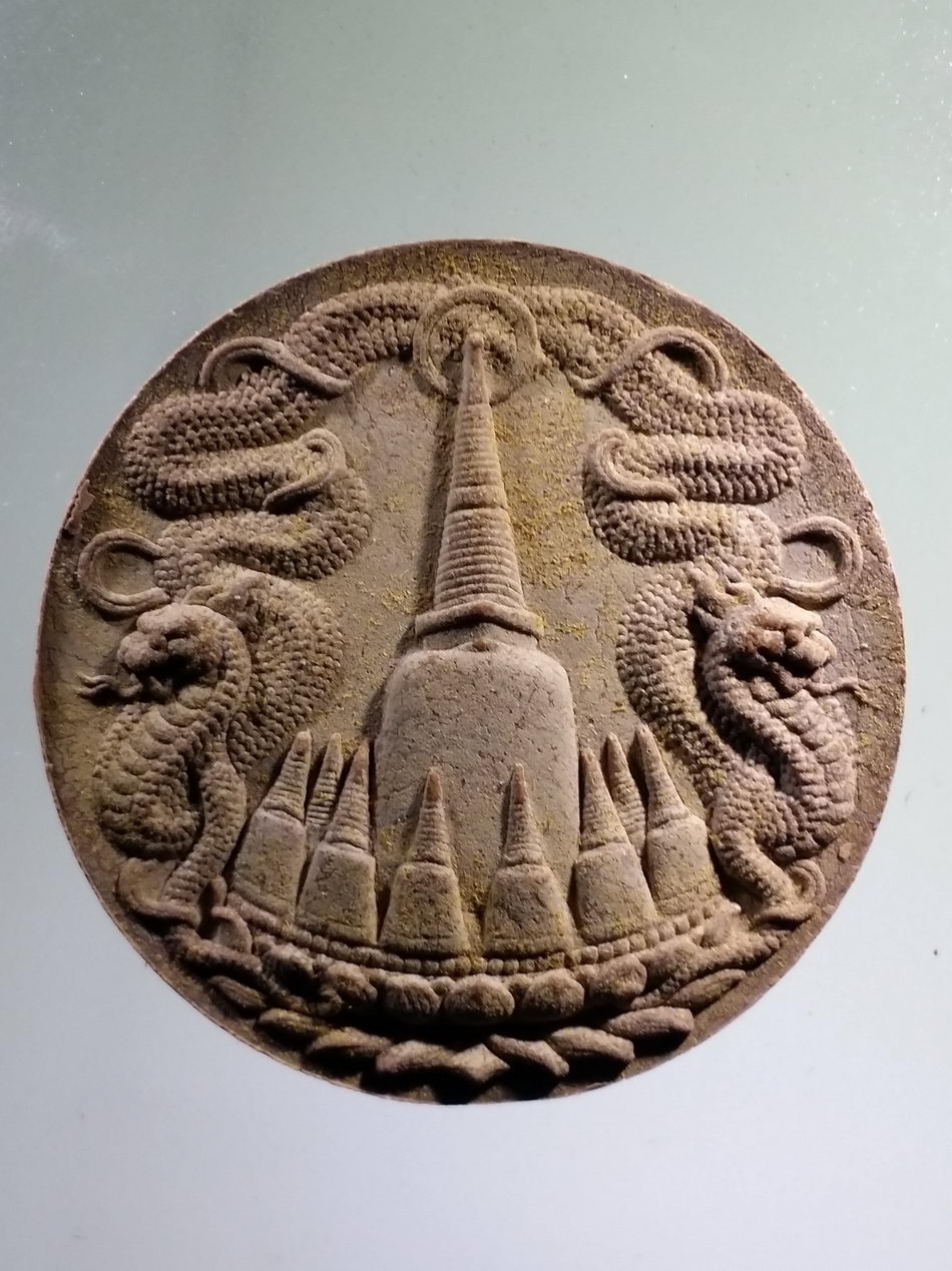 รหัสสินค้า จตุคามรามเทพ 878 พระเทวราชโพธิสัตว์จตุคามรามเทพ รุ่นเฉลิมราชจอมราชันย์ (โคตรเศรษฐียุค 8) เนื้อว่านหน้ากากทอง มีรอยสะกิด ตำแหน่ง 3 นาฬิกา