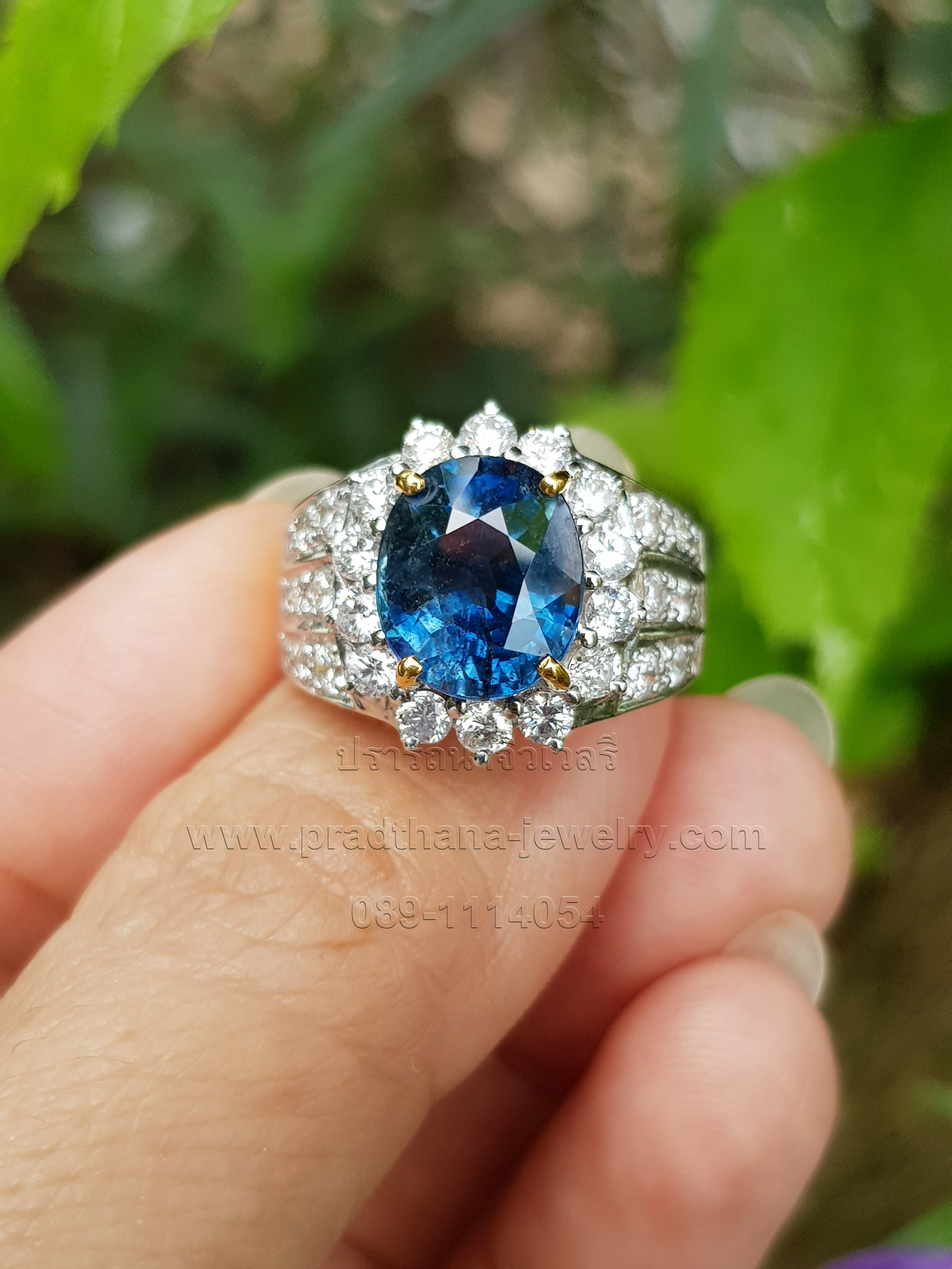 แหวนไพลินประดับเพชร