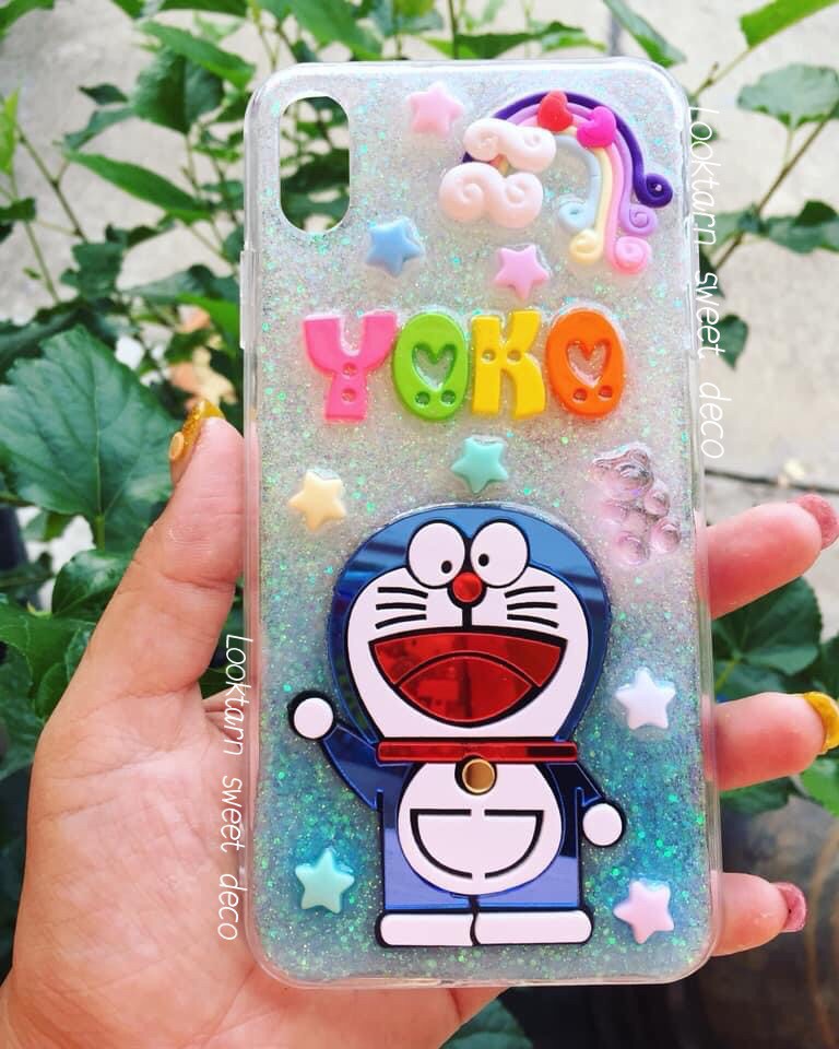 เคสกากเพชรสีขาว ฟ้า อะคริลิคโดเรม่อน อักษรคละสี
