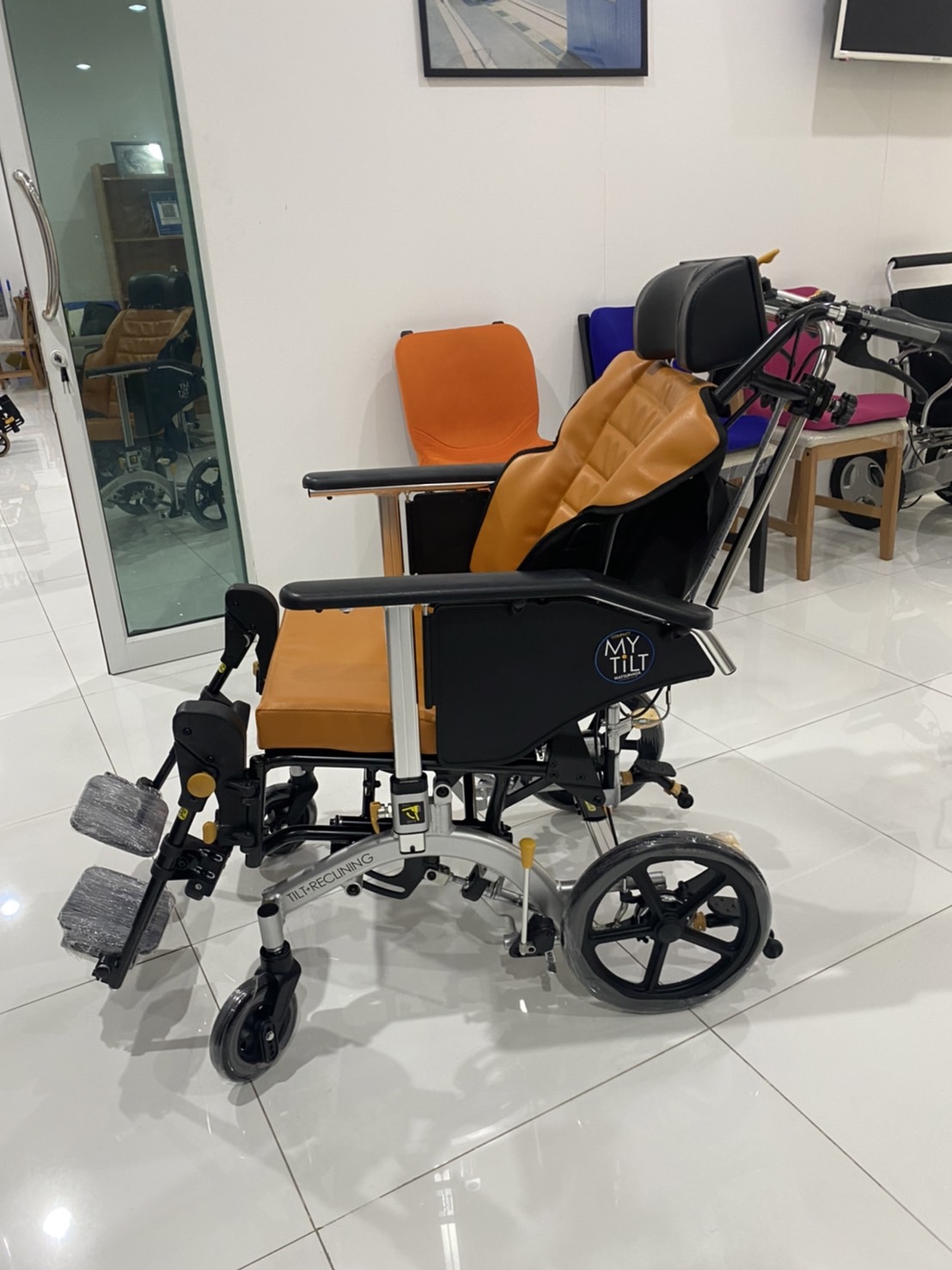 รถเข็นปรับเอนนอน แบรนด์ญี่ปุ่น Matsunaga Wheelchair (車いす) รุ่น MHCR3D พับได้ พกพาสะดวก ถอดชิ้นส่วนได้ นั่งสบาย ดีไซด์สวย