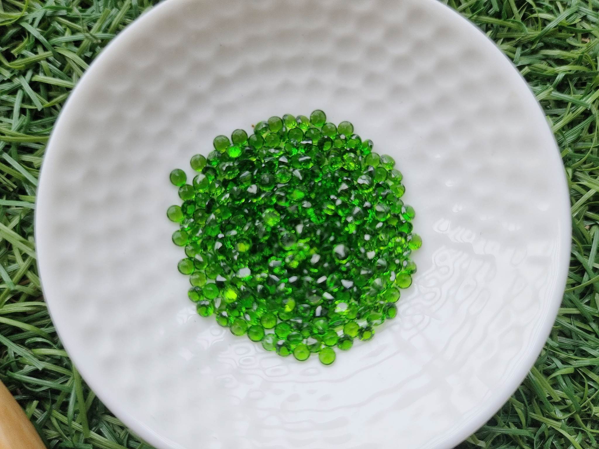 พลอยโครมไดออฟไซด์กลมเจียรเหลี่ยม 2.7 mm. 1 กะรัต