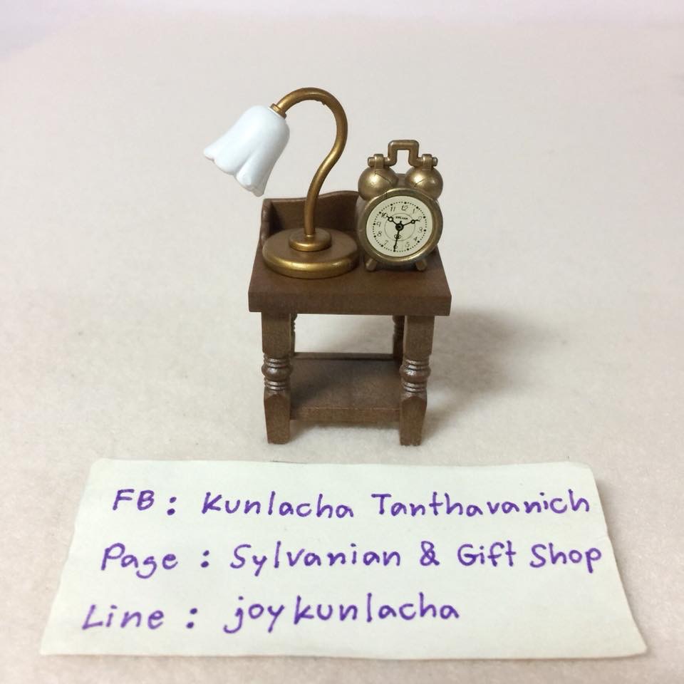 โต๊ะวางโคมไฟและนาฬิกา รุ่นเก่าคลาสสิก ซิลวาเนียน Sylvanian Families