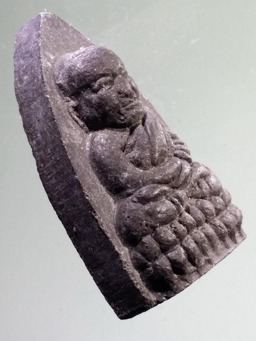 รหัสสินค้า หลวงปู่ทวด วัดต่างๆ 554 หลวงปู่ทวด เนื้อผงผสมว่าน หลังยันต์นะเฉลียวเพช ไม่ทราบปีที่สร้าง