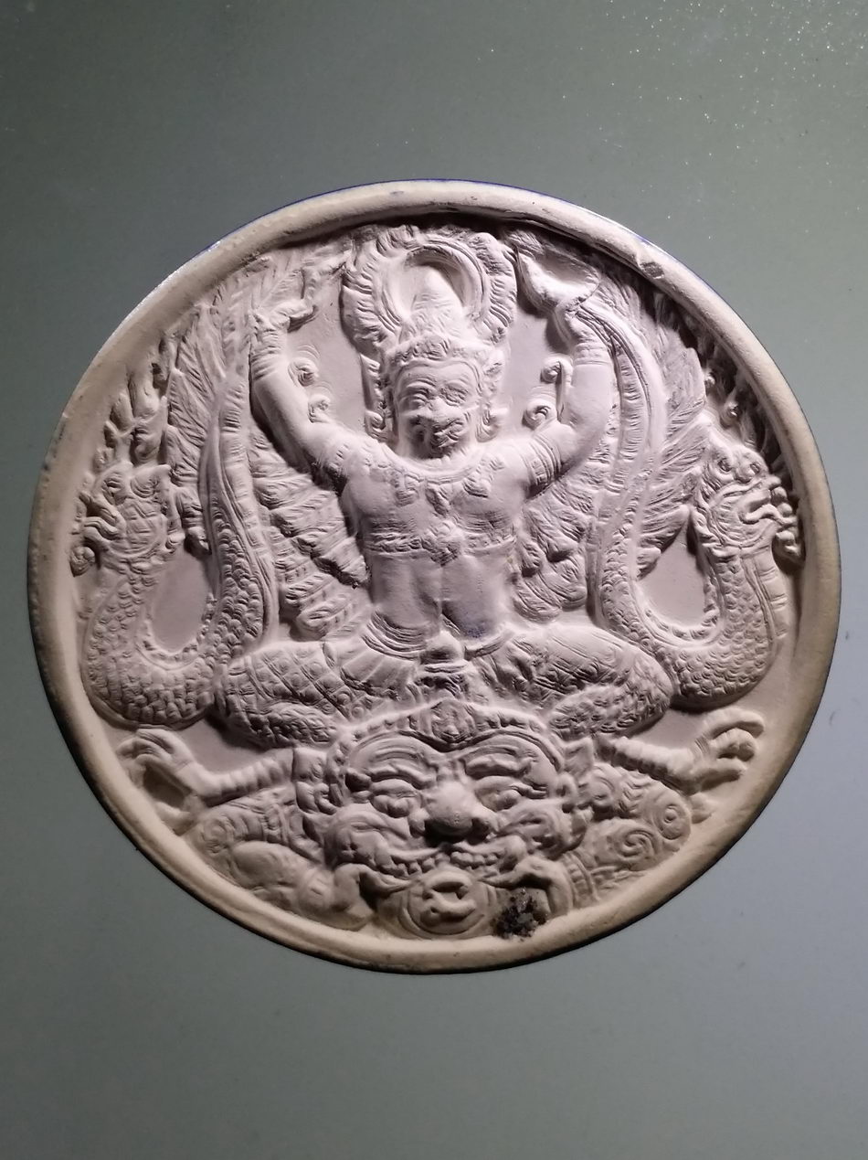 รหัสสินค้า จตุคามรามเทพ 915 พระเทวราชโพธิสัตว์จตุคามรามเทพ เนื้อกระเบื้องเคลือบสีน้ำเงิน รุ่นมหาเศรษฐีบุญฤทธิ์ หลวงพ่อจอน วัดบุญฤทธิ์ จังหวัดนครราชสีมา จัดสร้าง ปี 2550