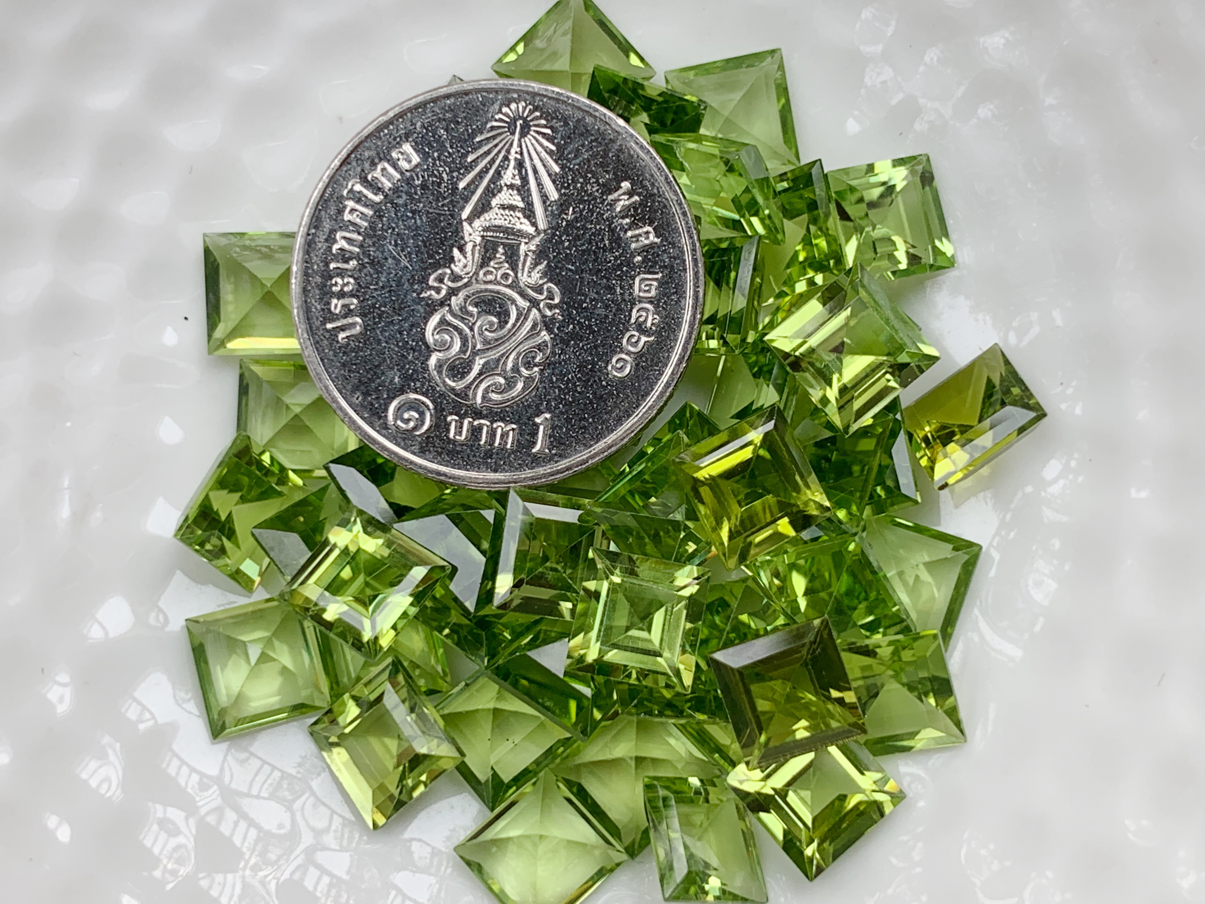 เพอริดอทสี่เหลี่ยม 6 มม. 5 กะรัต