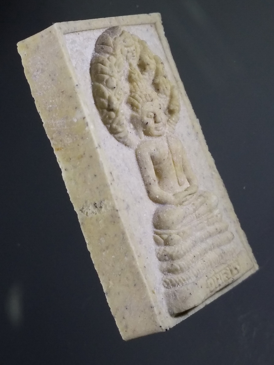 รหัสสินค้า พระมีกล่อง 484 พระประจำวันเสาร์ ผสมผงอังคารบูรพาจารย์ สายหลวงปู่มั่น ภูริทัตโต รุ่นสร้างมณฑป วัดผาตากเสื้อ