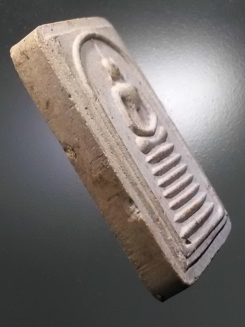 รหัสสินค้า พระไม่ทราบที่ 501 พระสมเด็จเนื้อผง ล้อพิมพ์วัดเกศไชโย ฐาน 7 ชั้น ด้านหลังมีเขียนว่า ครบรอบ 80 ปี สร้างปี 2534 ไม่ทราบที่ พระรายการนี้ให้เช่าบูชาแล้ว