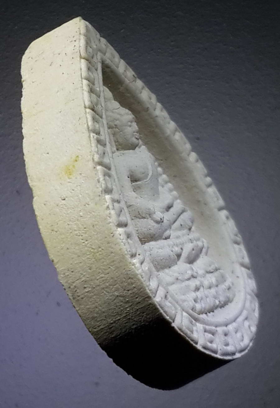 รหัสสินค้า พระมีกล่อง 335 พระผงหยดน้ำขอบลายจีน พระไพรีพินาศ วัดบวรนิเวศวิหาร กรุงเทพฯ