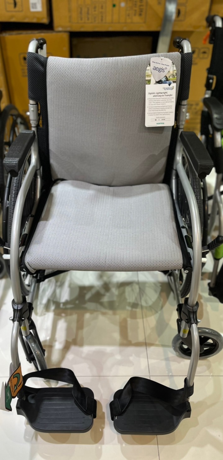 รถเข็นอะลูมิเนียมอัลลอยด์ KARMA รุ่น STAR2 (WheelChair KARMA STAR 2) ดีไซน์สวยงาม นั่งสบาย โครงพักเท้าสวิงเก็บไปด้านข้างได้ หรือถอดออกได้