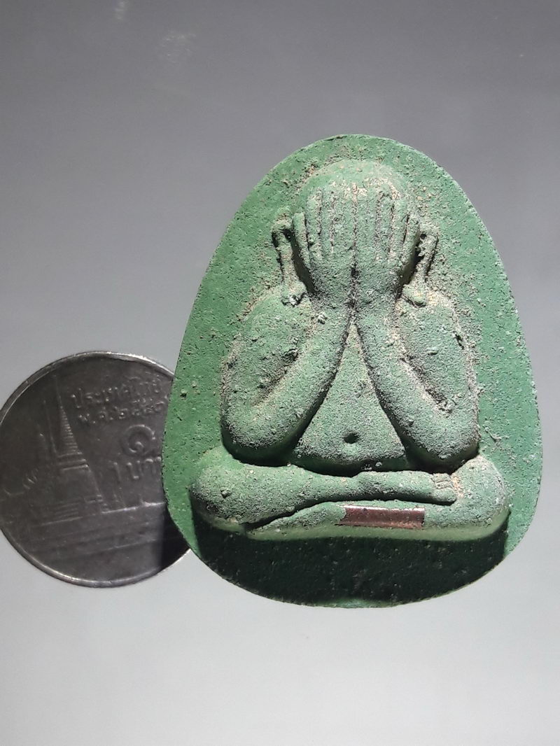 รหัสสินค้า พระมีกล่อง 313 พระปิดตาพิมพ์จัมโบ้ปลดหนี้ รวย 8 ทิศ เนื้อเขียวเหนี่ยวทรัพย์ ฝังตะกรุด หลวงพ่อพัฒน์ ปุญญกาโม วัดห้วยด้วน ตำบลธารทหาร อำเภอหนองบัว จังหวัดนครสวรรค์