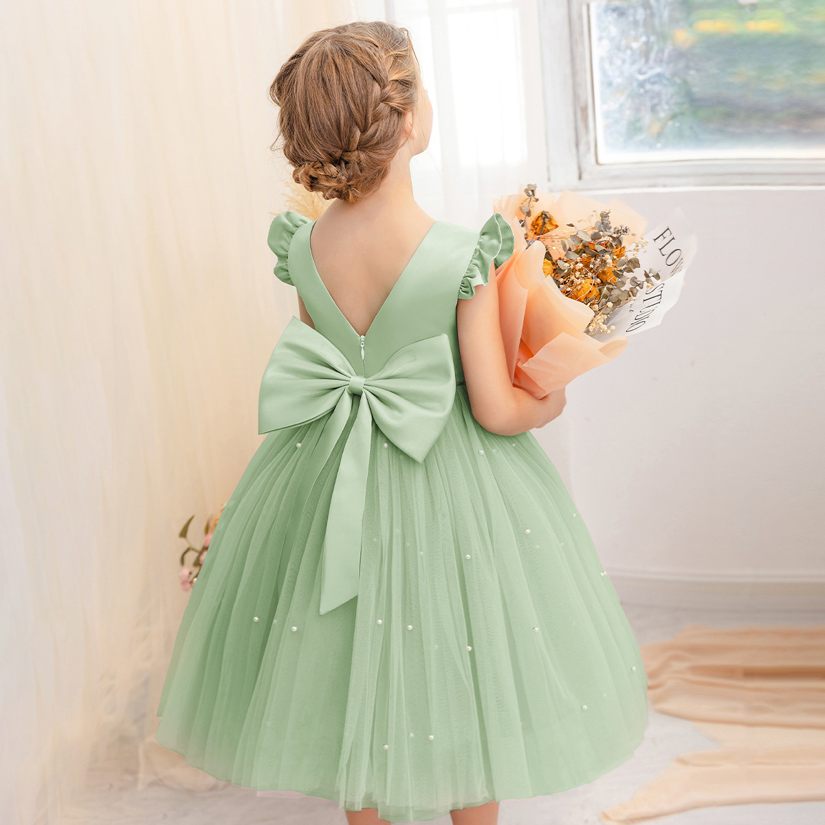 Gd4340- พร้อมส่งจากไทย ชุดออกงานเด็กหญิงสีเขียว แขนระบายสุดน่ารัก โบว์ใหญ่สวยๆ แยกจากชุดได้ ตกแต่งมุกที่กระโปรง ตัวเสื้อเงาดุจผ้าไหม ชุดราตรีเด็กทรงสั้น