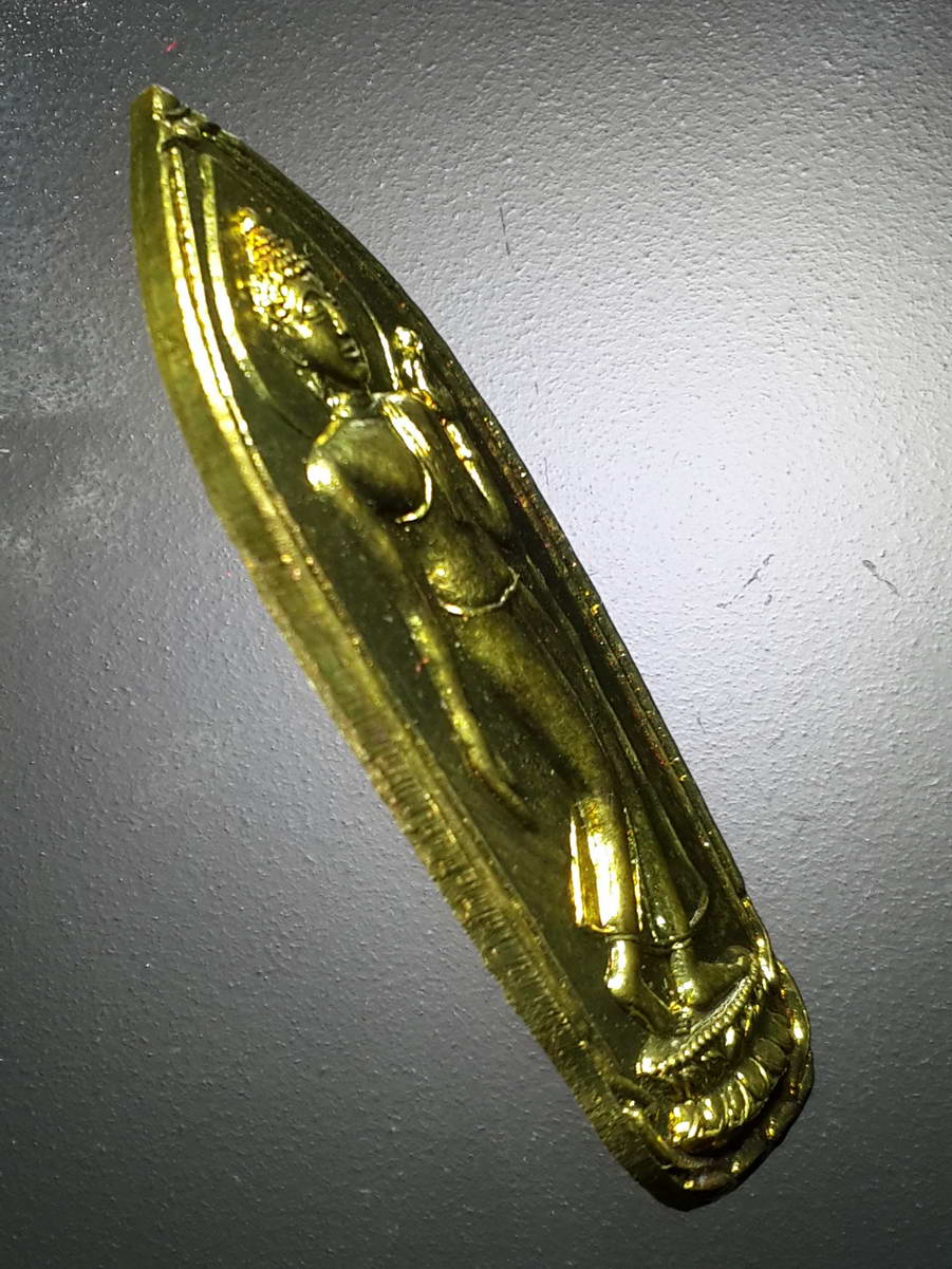 รหัสสินค้า พระมีกล่อง 315 เหรียญพระพุทธมหาธรรมราชาลิไท ที่ระลึกหล่อพระพุทธรูปปางลีลา สร้างปี 2547 เนื้อทองฝาบาตร