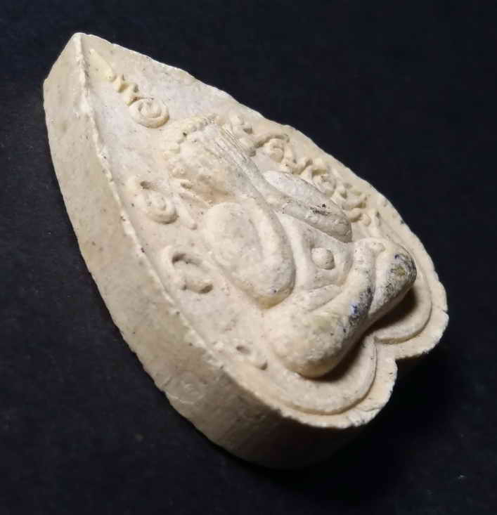 รหัสสินค้า พระปิดตา ทั่วไป 023 พระปิดตาเนื้อผง พิมพ์เกศอุ หลวงปู่หลวง กตปุญโญ วัดคีรีสุบรรพต ตำบลพระบาท อำเภอเกาะคา จังหวัดลำปาง พระรายการนี้ให้เช่าบูชาแล้ว