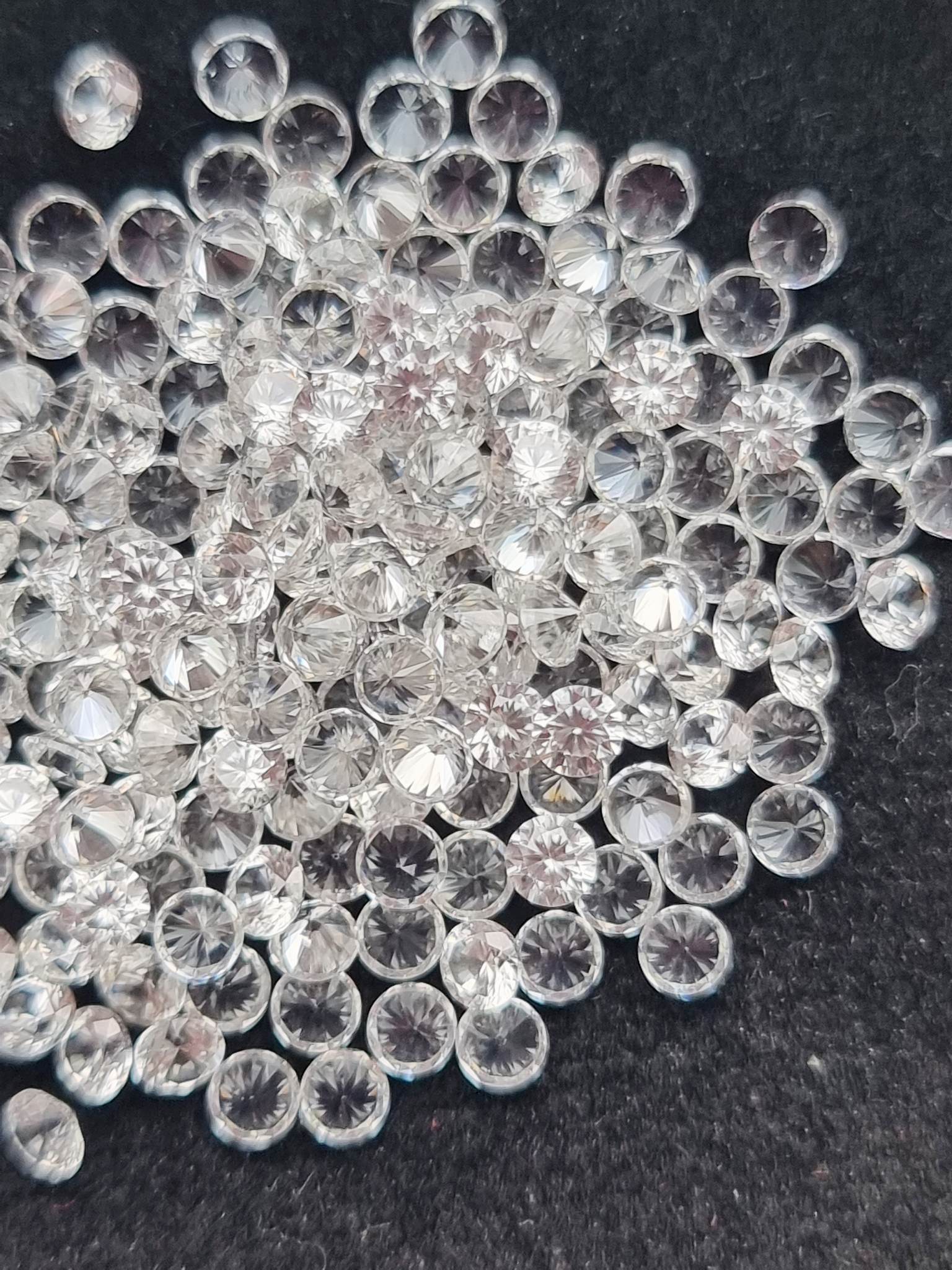 เพทายขาวกลมเจียรเหลี่ยม Size 2.7 มม. 1 กะรัต