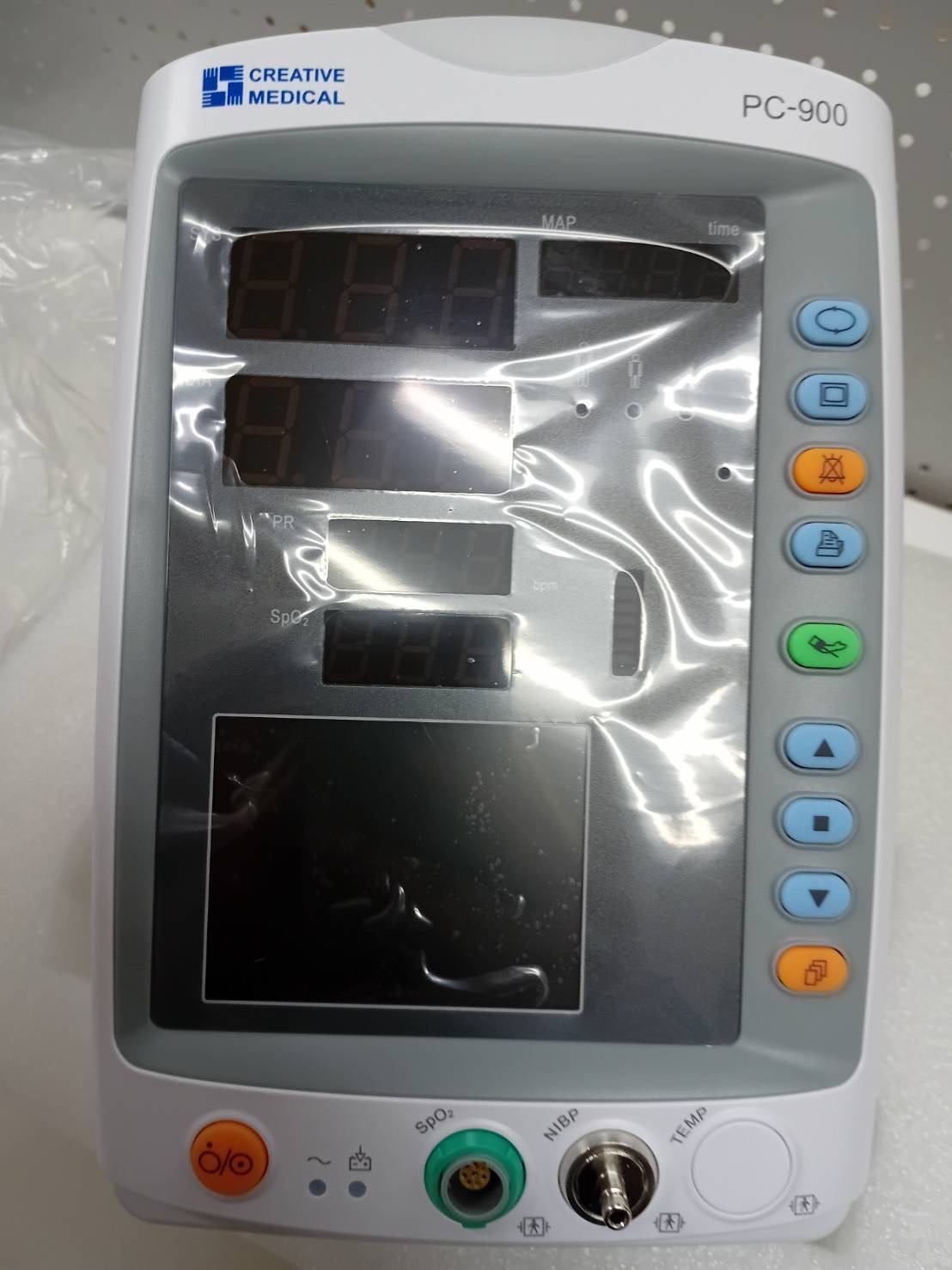 เครื่องวัดความดันโลหิตอัตโนมัติ พร้อมวัดปริมาณออกซิเจนในเลือด (Vital Signs Monitor) รุ่น PC-900 PRO SN