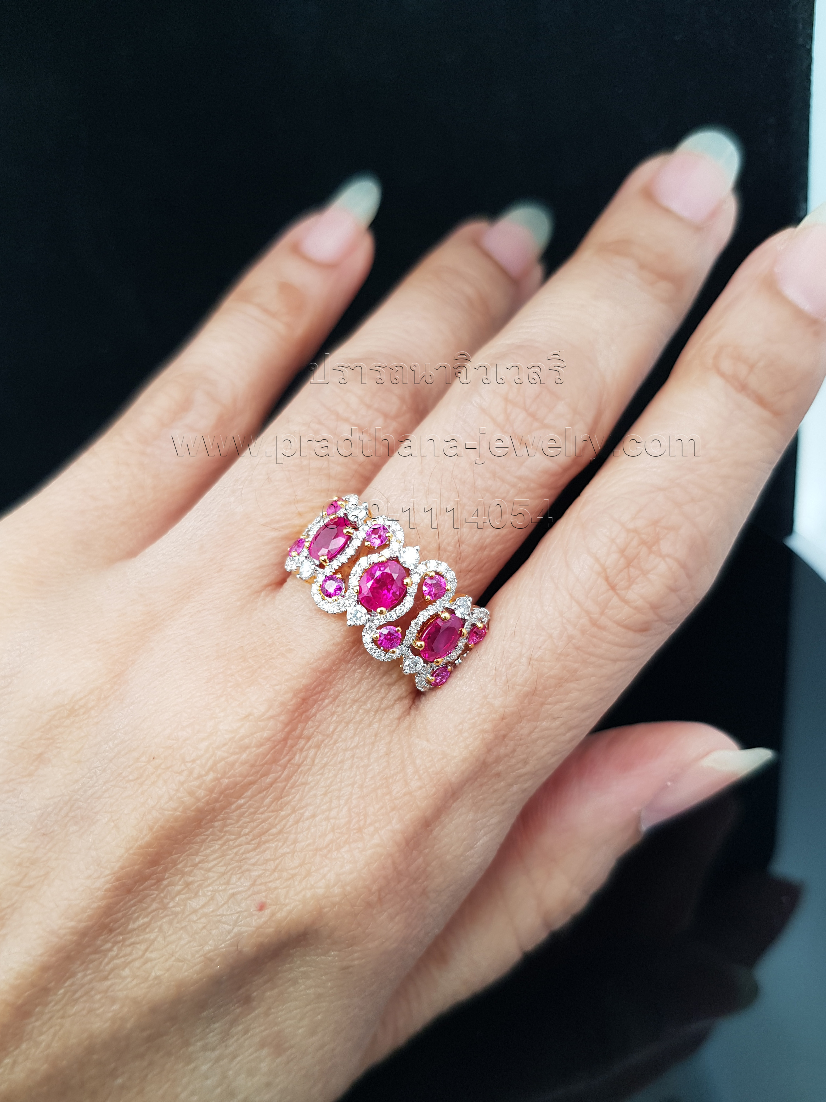 แหวนทับทิมประดับเพชร