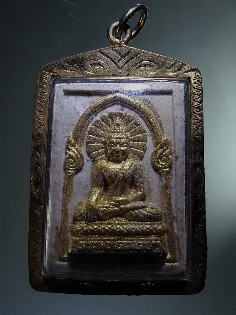 Antig FB 12915 พระพุทธเมตตาเนื้อผง หลังเจดีย์พุทธคยา สร้างปีคริสตศักราช 2020 เลี่ยมตลับทองไมครอน