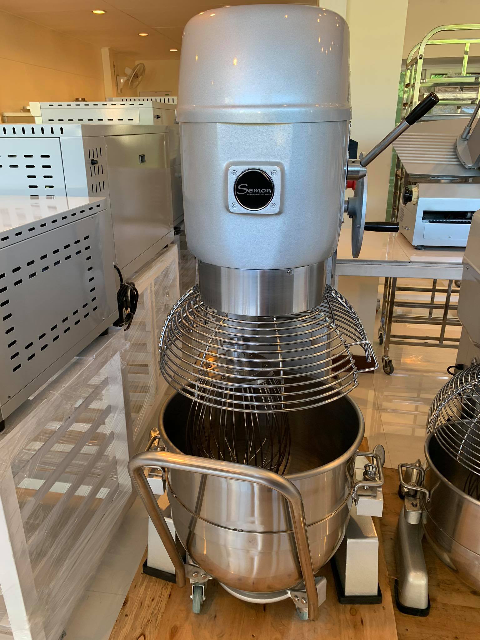 เครื่องผสมอาหาร 3 หัวตี 60 ลิตร Si-MX60