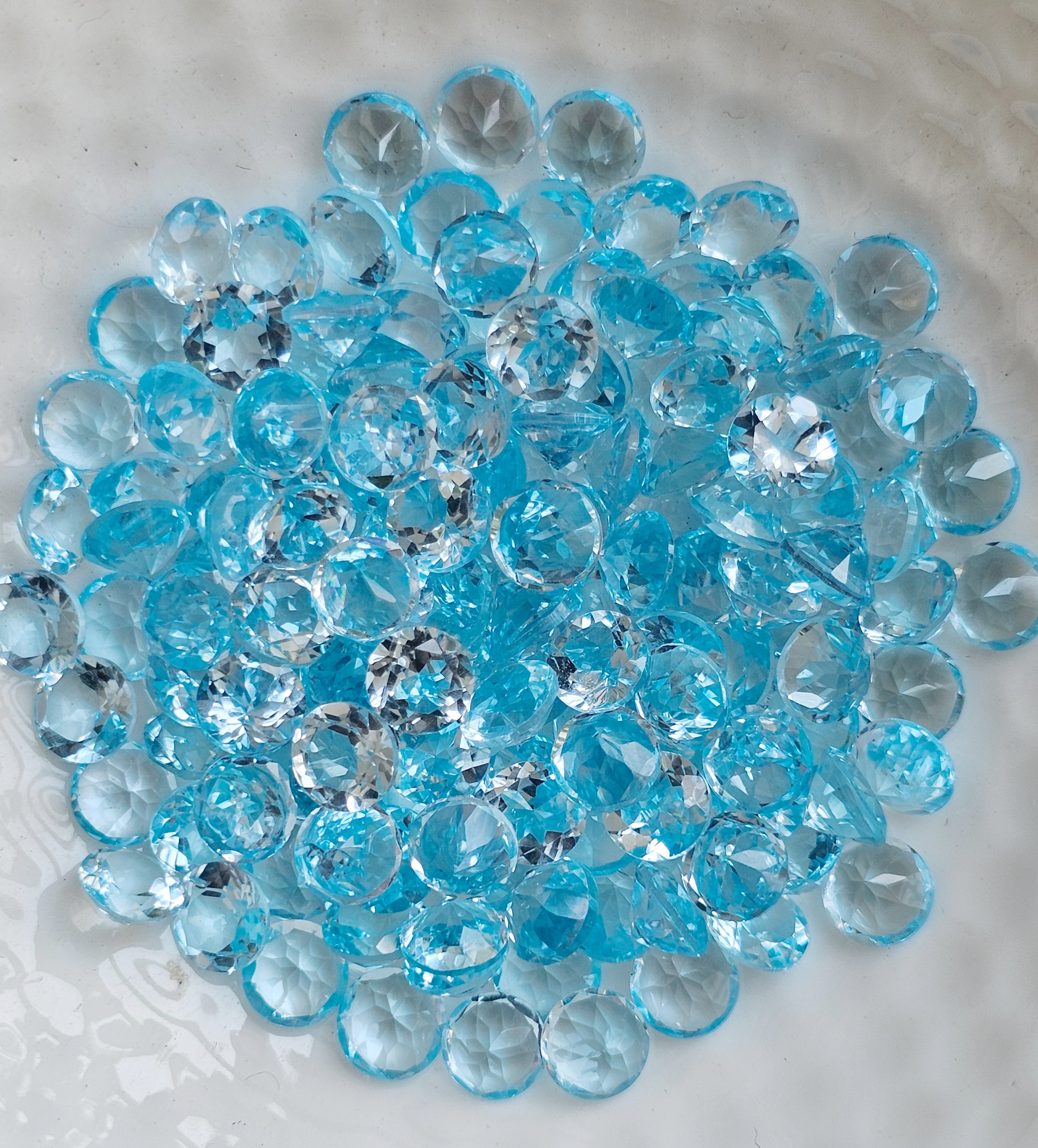 พลอยบลูโทปาสกลม 5.0 มม. 5 กะรัต