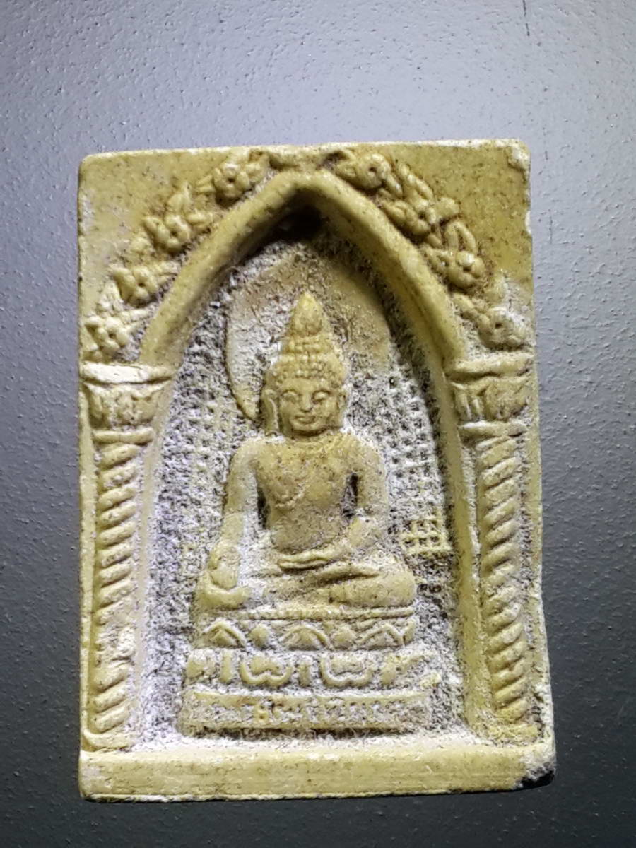 รหัสสินค้า พระเนื้อดิน เนื้อผง เนื้อว่าน 2486 สมเด็จพระไพรีพินาศพิมพ์คะแนน ที่ระลึกสมโภช 72 ปี วัดธรรมิการามวรวิหาร จังหวัดประจวบคีรีขันธ์ สร้างปี 2537 พระมีขนาดเท่ากันกับพระผงของขวัญวัดปากน้ำ