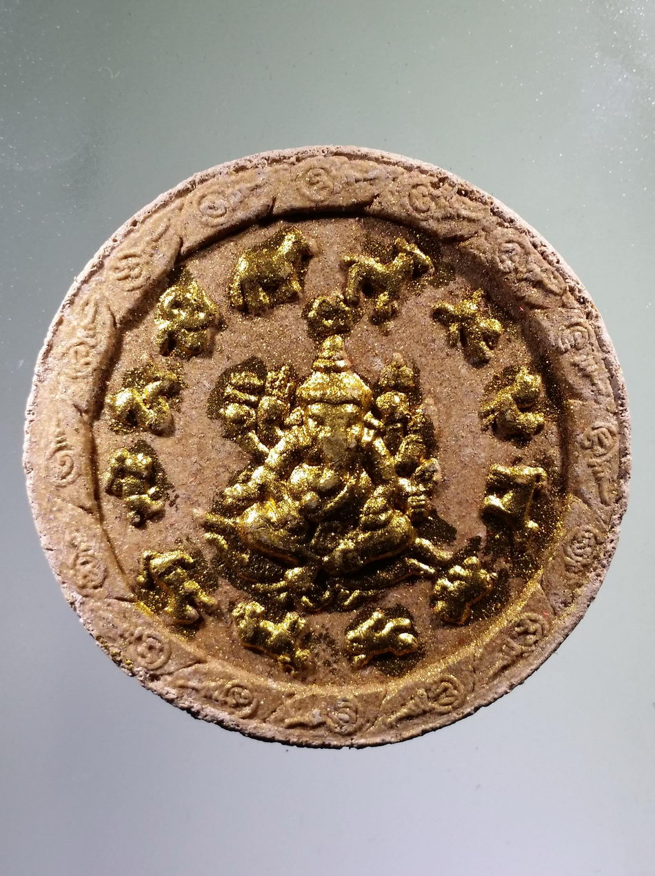 รหัสสินค้า จตุคามรามเทพ 757 พระเทวราชโพธิสัตว์จตุคามรามเทพ พระพิฆเณศวรเทพเจ้าแห่งความสำเร็จ รุ่น ทรัพย์ล้นฟ้า เทวาพิทักษ์ เนื้อไม้ปัดทอง รายได้มอบให้โรงพยาบาลพระนั่งเกล้า ซื้อเครื่องมือแพทย์ที่ทันสมัย