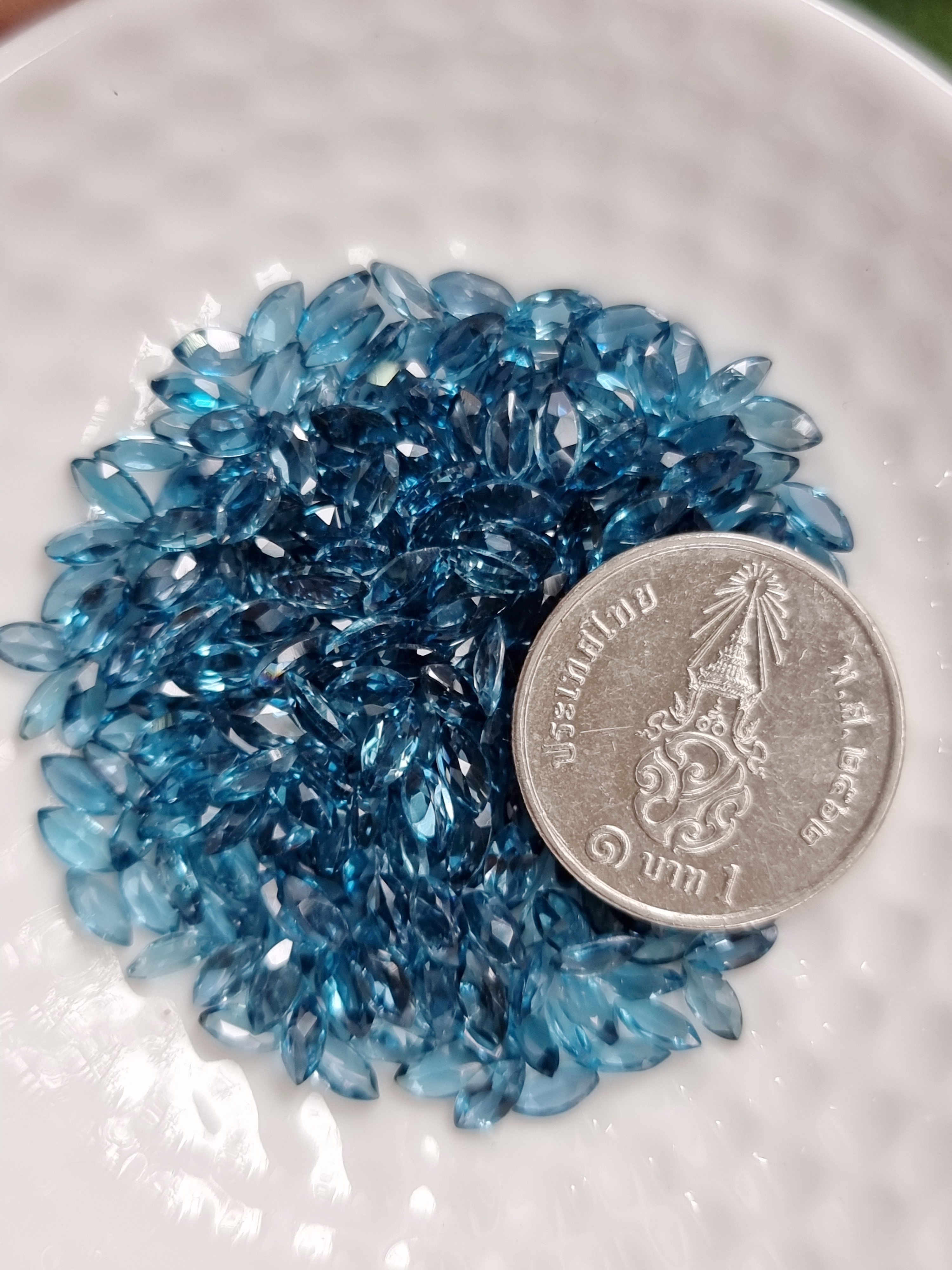 ลอนดอนบลูโทปาสมาคี 2.5x5 mm. 5 กะรัต