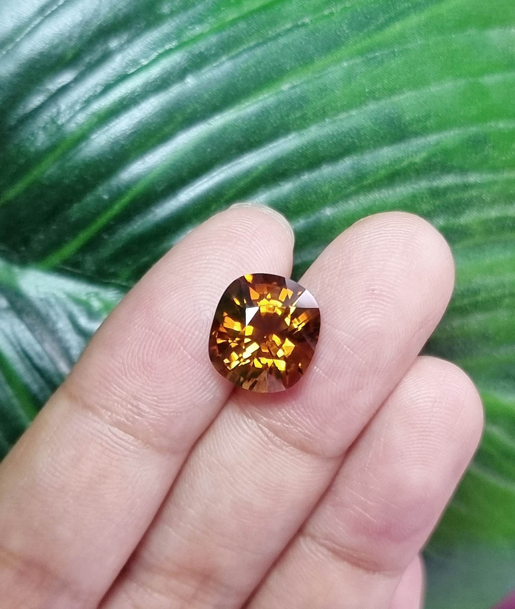 พลอยทัวมาลีนคูชั่น สีน้ำผึ้ง 7.25 กะรัต 1 เม็ด