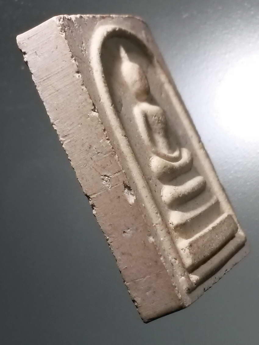 รหัสสินค้า พระสมเด็จ วัดต่างๆ 1018 พระสมเด็จเนื้อผง หลังพระพุทธหลวงพ่อหิน อำเภอบางมูลนาก จังหวัดพิจิตร รุ่นฉลองมณฑป สร้างปี 2541