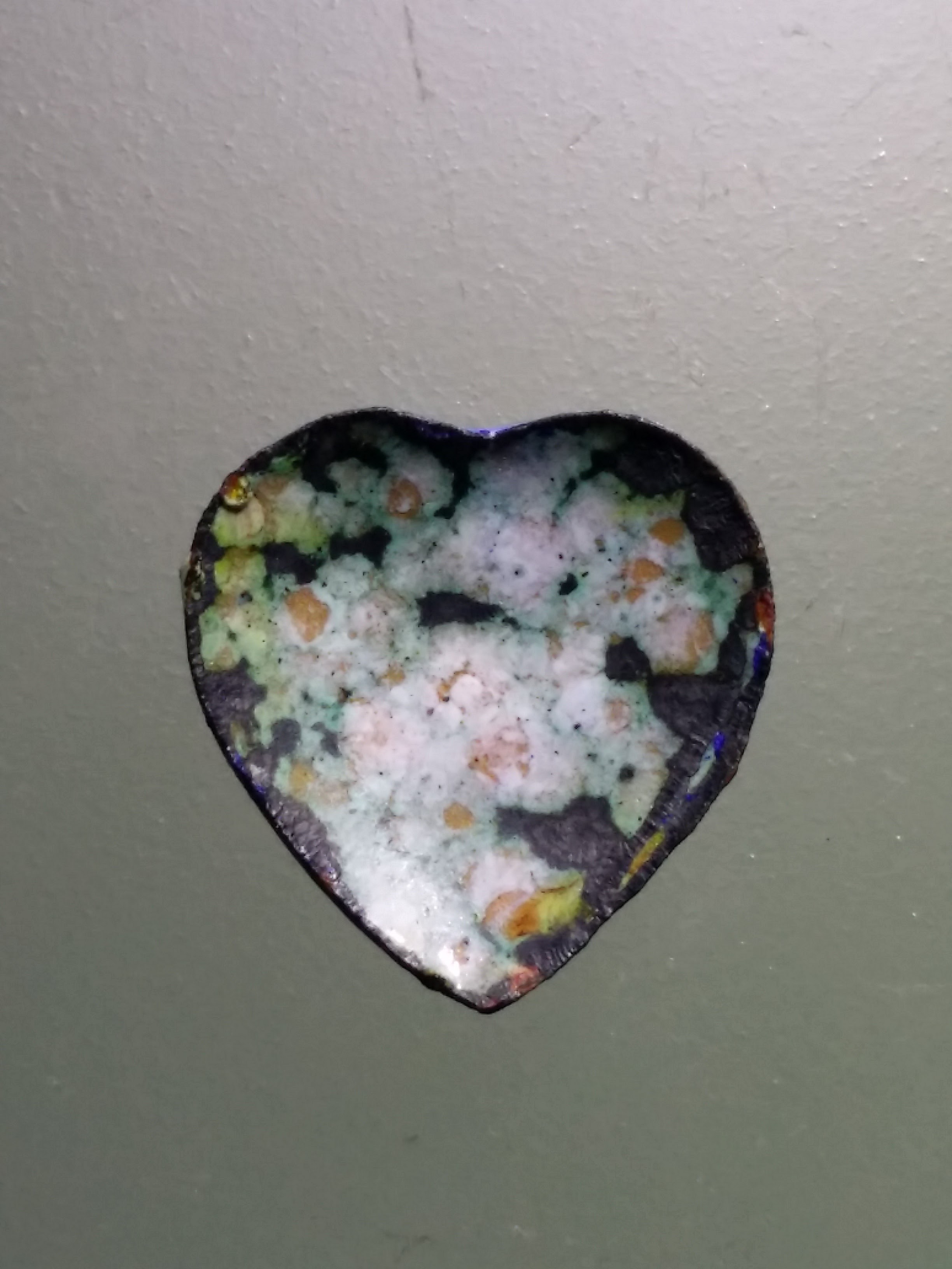 รหัสสินค้า เครื่องราง ล็อกเก็ต ภาพถ่าย 167 ล็อกเก็ตรูปหัวใจหลวงพ่ออี๋ วัดสัตหีบ จังหวัดชลบุรี