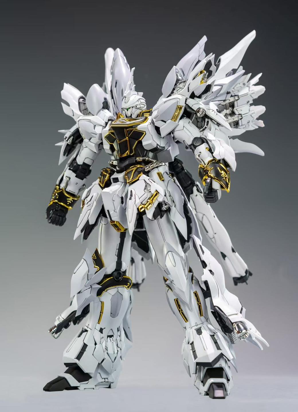 <Preorderถึง 1/8/2025>เปิดรับPreorder มัดจำ 100 บาท โมจีน MG 1/1OO The White Comet Shinunju White Ver