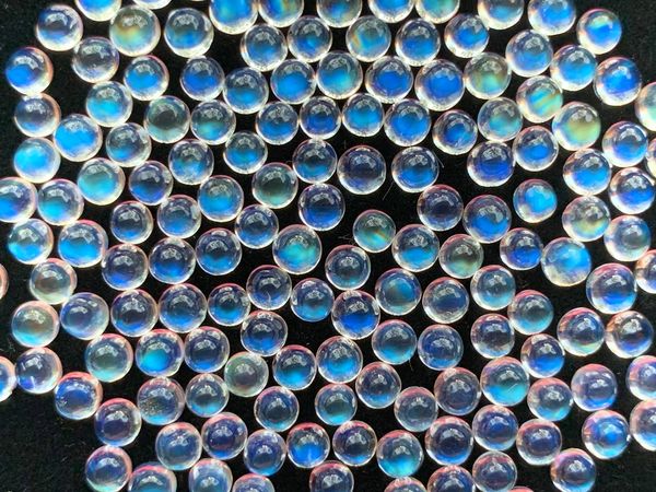 บลูมูนสโตนกลมหลังเบี้ย 3.0 mm. 1 กะรัต