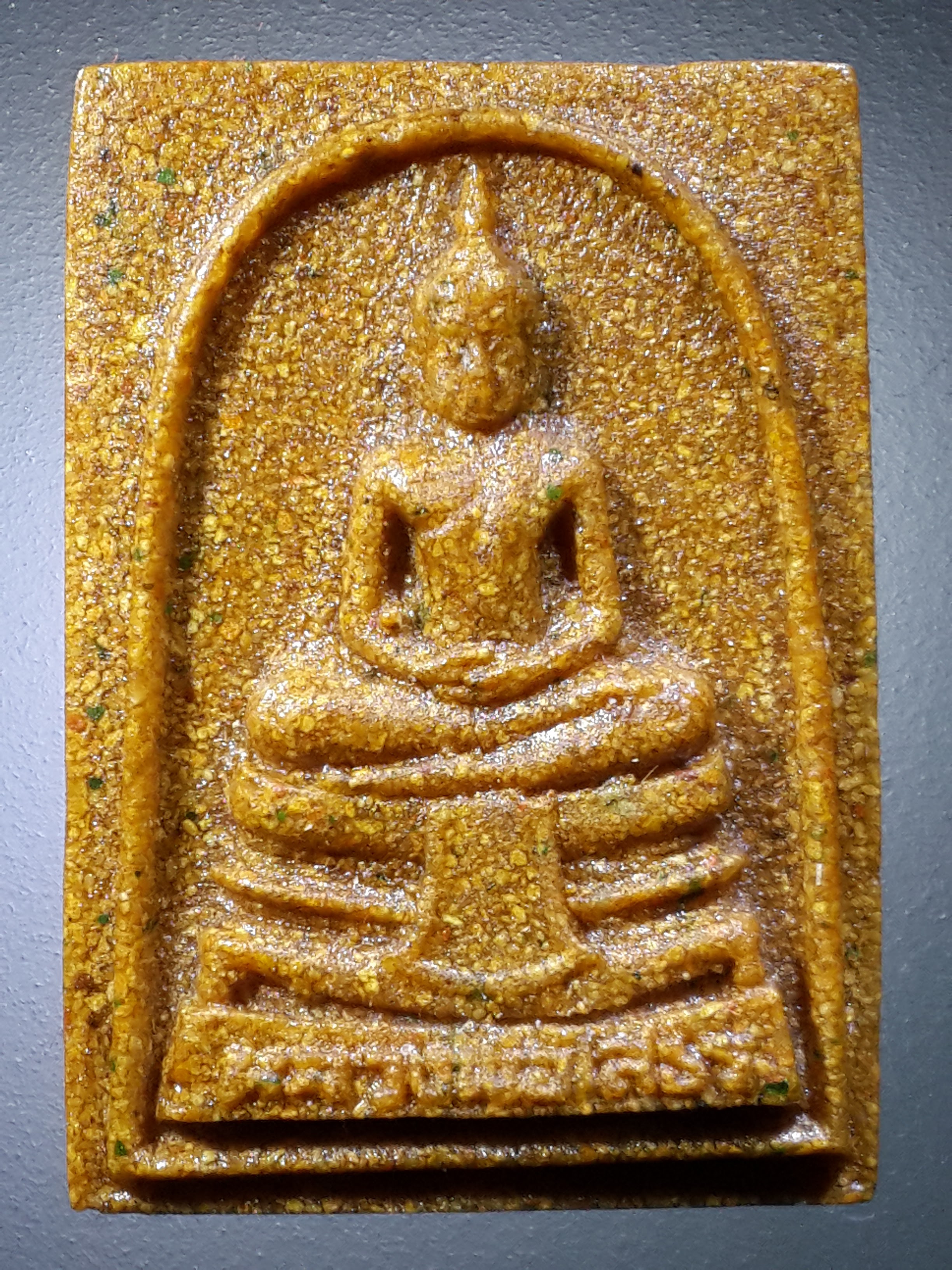 รหัสสินค้า พระมีกล่อง 392 หลวงพ่อโสธร เนื้อกระเบื้องหลังคาโบสถ์ วัดโสธรวรารามวรวิหาร จังหวัดฉะเชิงเทรา พิมพ์หน้าพระประธานเล็ก