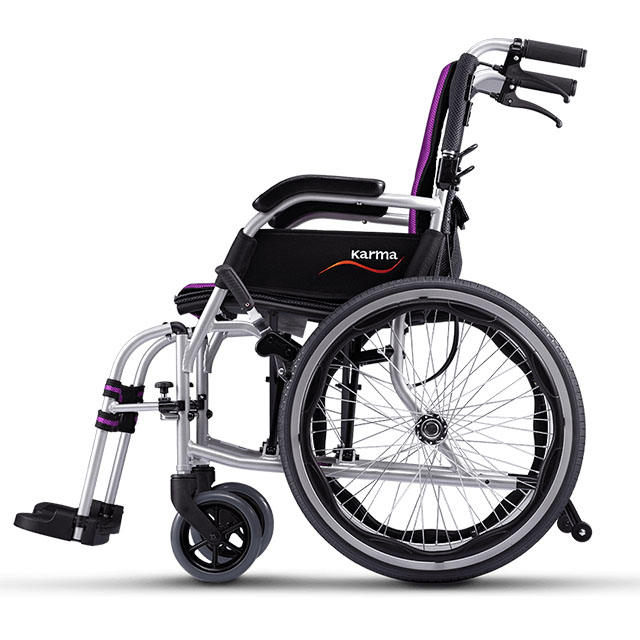 รถเข็นวีลแชร์น้ำหนักเบา อลูมินัมอัลลอยด์คาร์ม่า KARMA Ergo Lite 2 โครงพักเท้าสวิงเก็บได้ เคลื่อนย้ายผู้ใช้งานสะดวก ล้อหลังใหญ่ 20 นิ้ว น้ำหนักเบาเพียง 10.5 กิโลกรัม (รุ่นยอดนิยม)