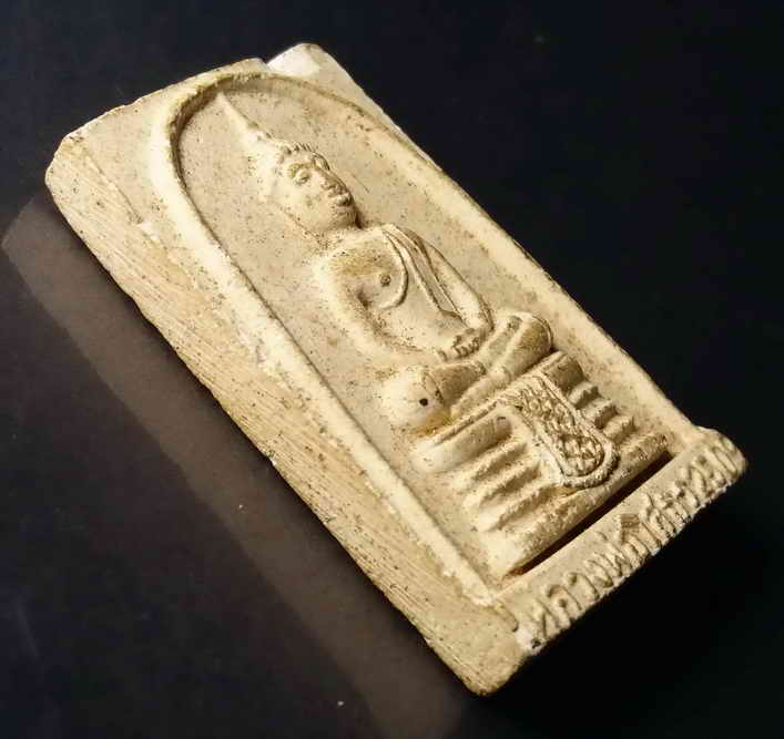 รหัสสินค้า ฉะเชิงเทรา 018 พระผงหลวงพ่อโสธร วัดโสธรวรารามวรวิหาร จังหวัดฉะเชิงเทรา สร้างปี 2509 พระรายการนี้ให้เช่าบูชาแล้ว