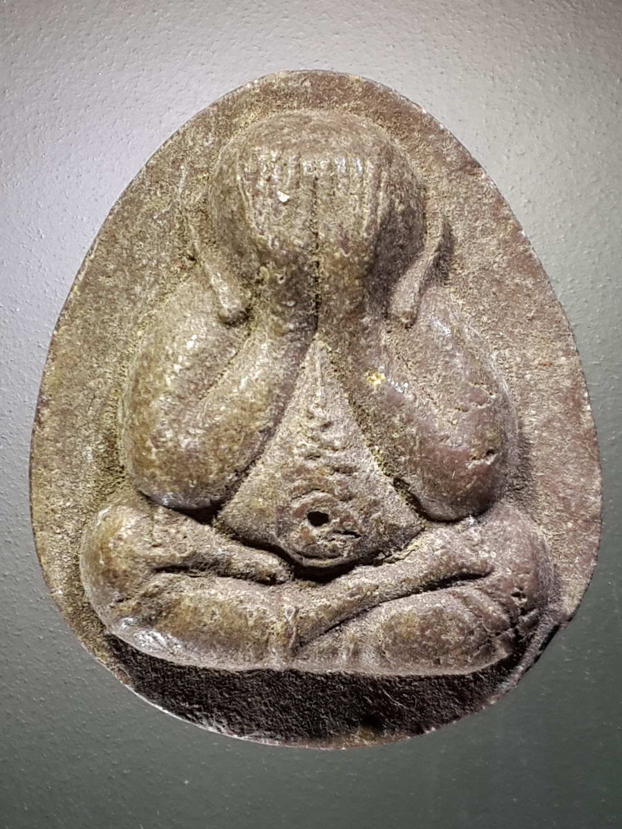 รหัสสินค้า พระปิดตา ทั่วไป 225 พระปิดตาเนื้อผง สีน้ำตาล หลังยันต์ 5 ท้องอุ ไม่ทราบสำนัก