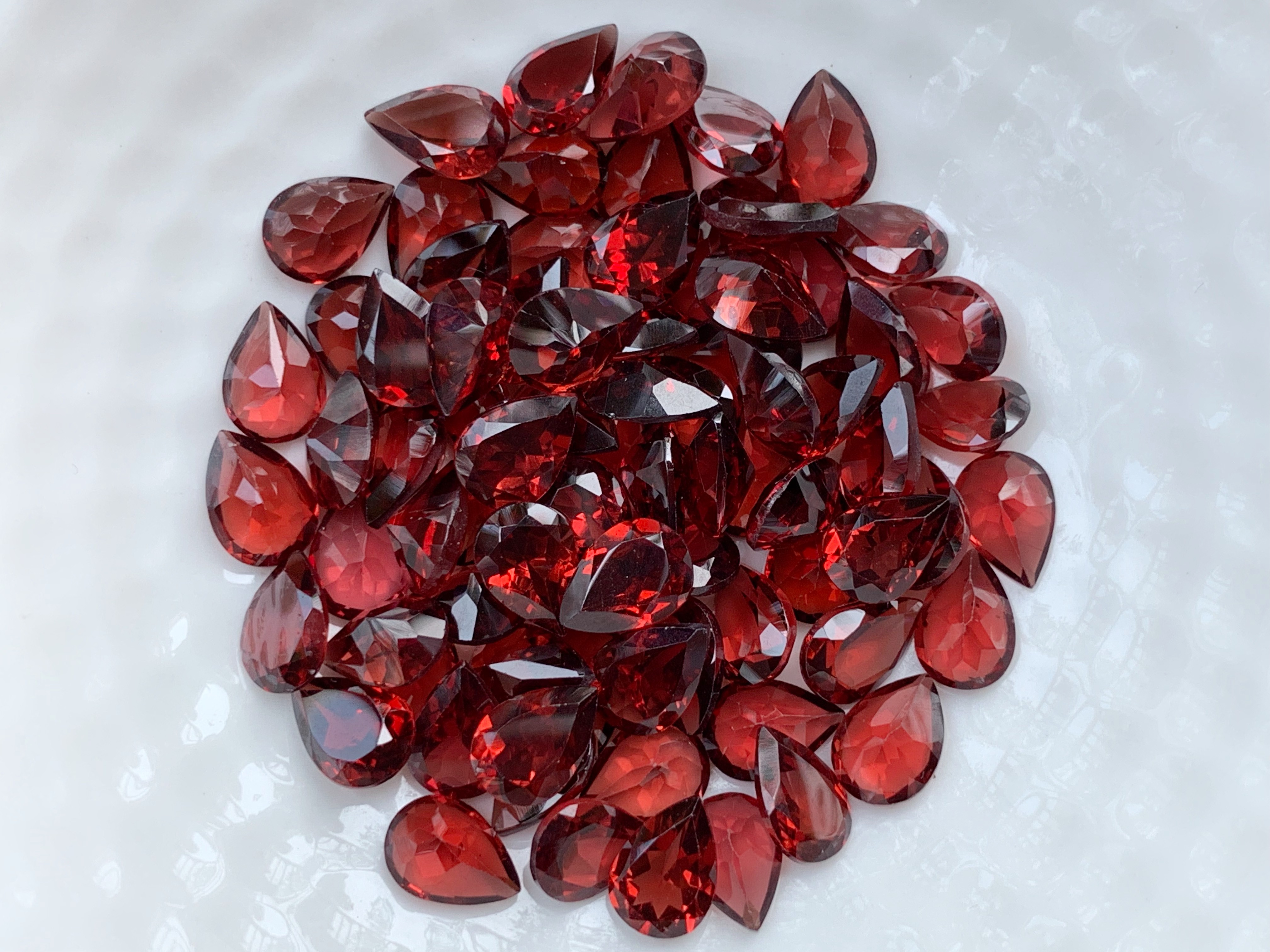 โกเมนหยดน้ำ 7X5 มม. 5 กะรัต