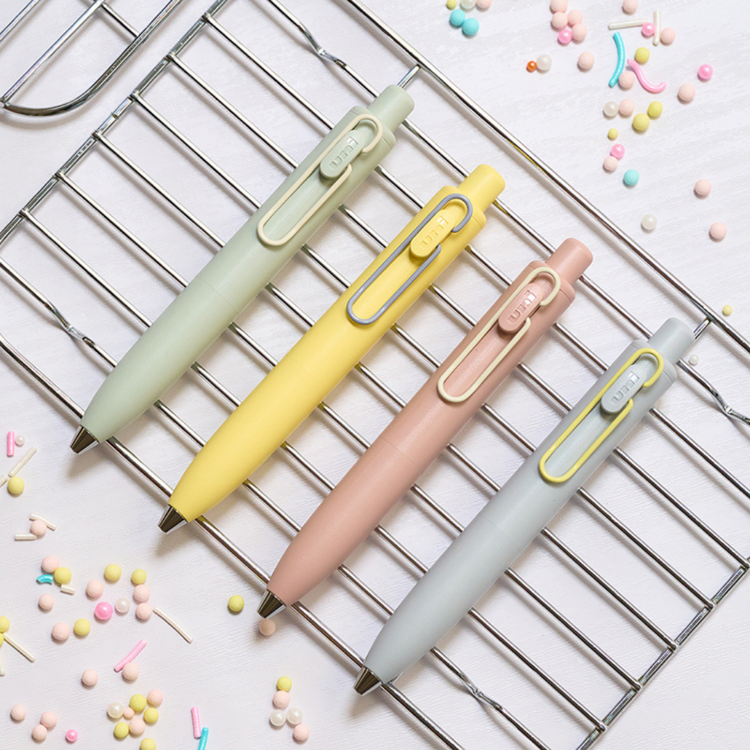 Uni-Ball ONE ปากกาเจล ดีไซน์มินิมอล รุ่นพิเศษ หมึกสีดำ UMN-SFCC-38 / UMN-SFCC-05 สามารถเปลี่ยนไส้ได้ พร้อมส่ง