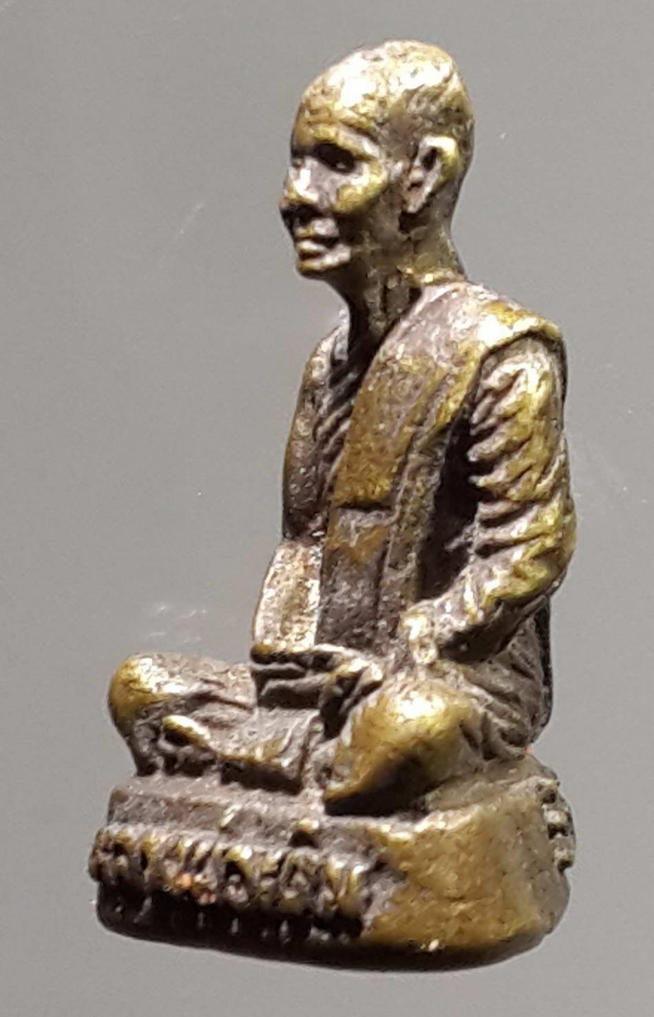 รหัสสินค้า พระกริ่ง พระหล่อ 303 รูปหล่อองค์จ้อย หลวงพ่อเดิม วัดหนองโพ อำเภอตาคลี จังหวัดนครสวรรค์ เนื้อทองสตางค์