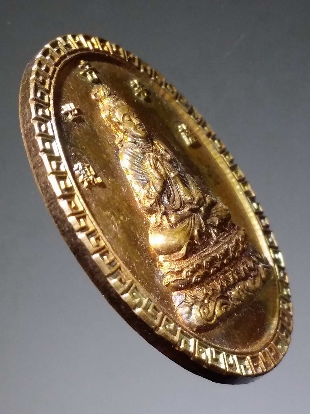 รหัสสินค้า เทพจีน - เทพฮินดู 032 เหรียญเจ้าแม่กวนอิม พระฤาษีประไลยะโกฏิ ที่ระลึกสร้างปีพศ 2544 เนื้อทองแดงผิวไฟ พระรายการนี้ให้เช่าบูชาแล้ว