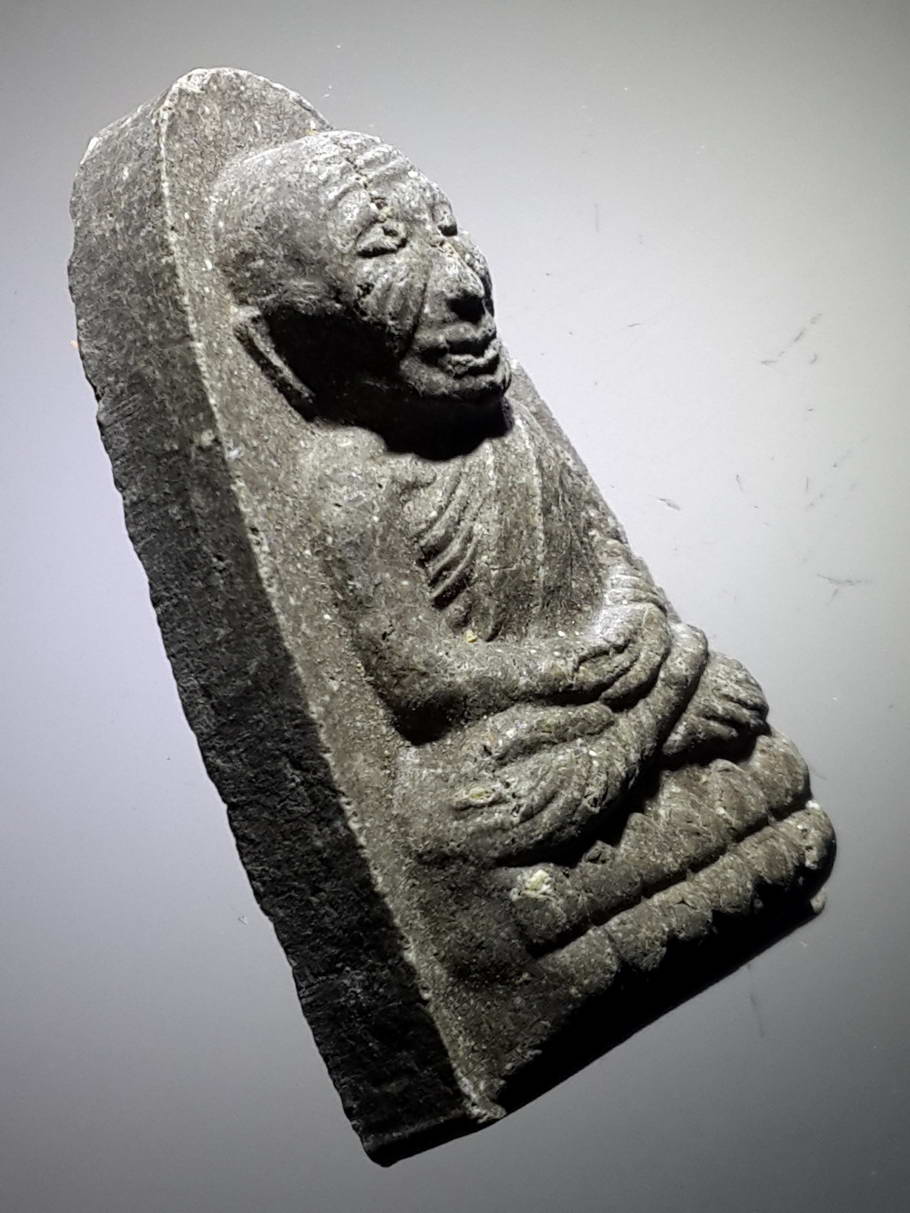 รหัสสินค้า หลวงปู่ทวด วัดต่างๆ 365 หลวงปู่ทวดเนื้อว่าน หลังเรียบ ด้านหลังกดโค้ดใบโพธิ์ ข้างในใบโพธิ์มีตัวอักษร ล. ไม่ทราบวัดที่สร้าง