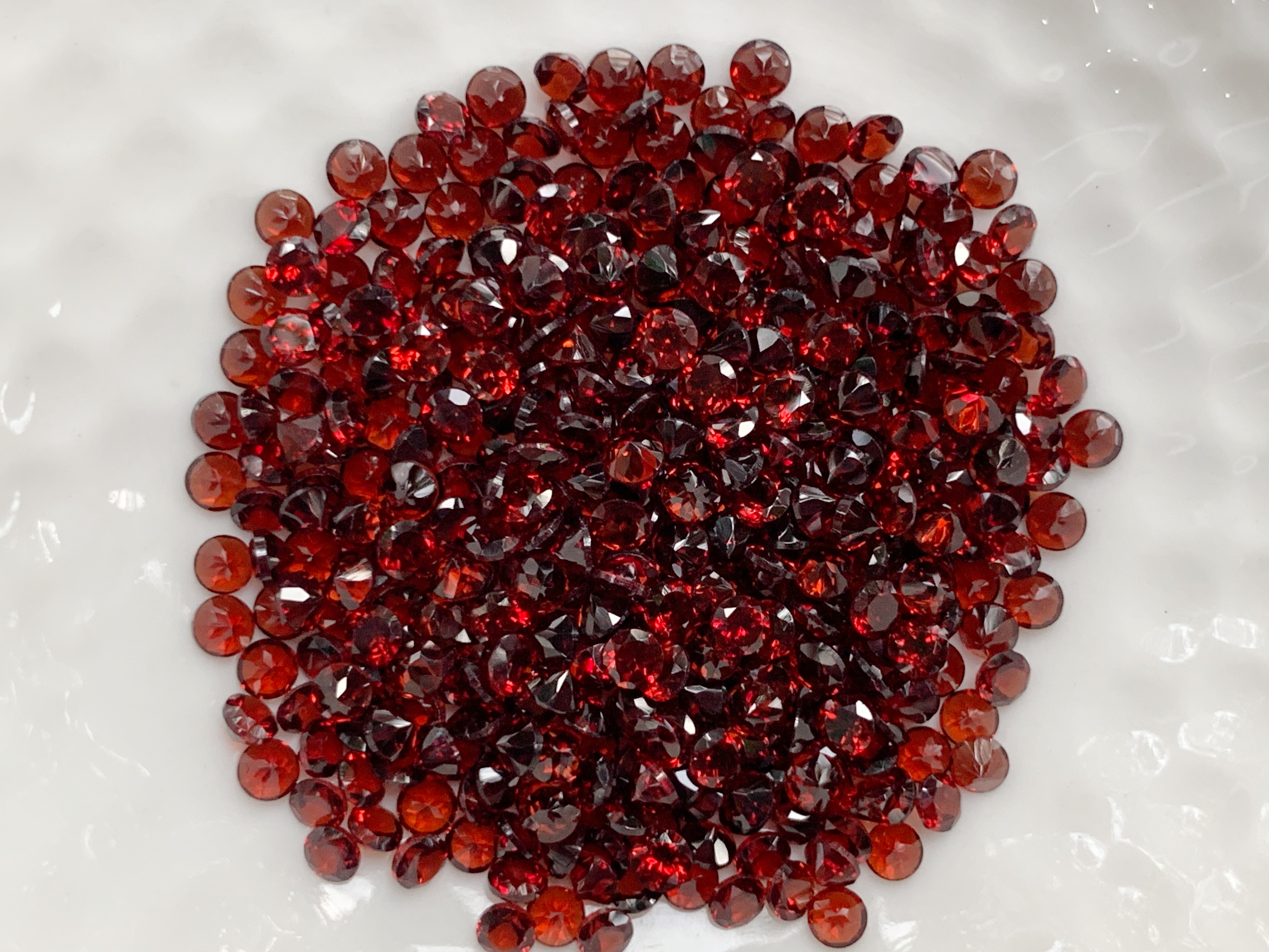 โกเมนกลม 2.5 มม. 5 กะรัต