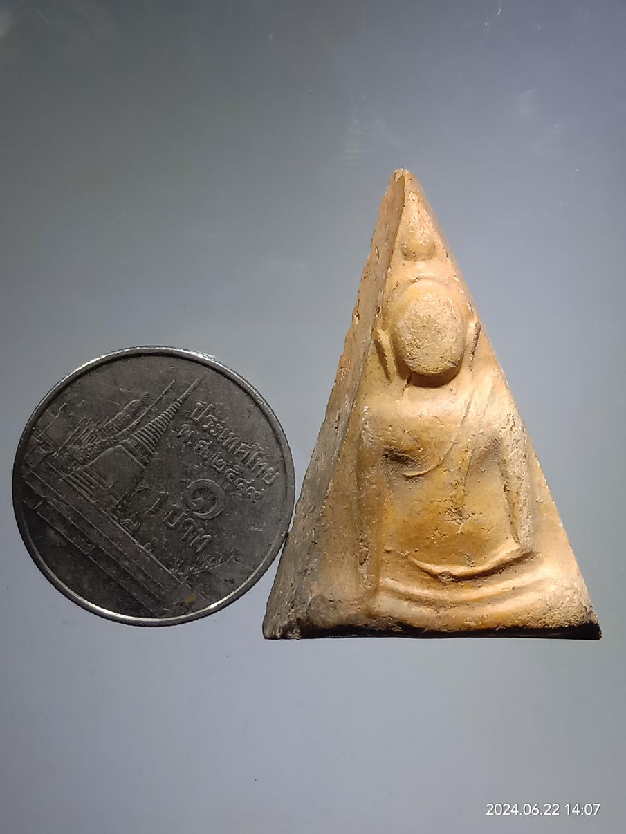 รหัสสินค้า พระเนื้อดิน เนื้อผง เนื้อว่าน 156 พระนางพญา เนื้อดินเผา หลังยันต์ดวง พระอาจารย์ถนอม วัดนางพญา จังหวัดพิษณุโลก