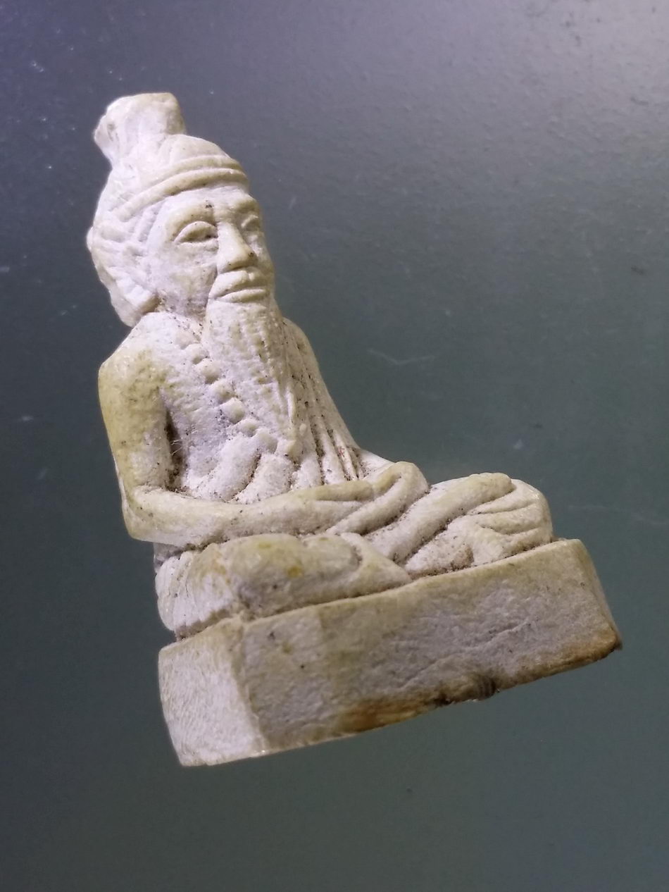 Antig Pim 349 รูปหล่อลอยองค์เนื้อผง พระฤาษี บรมครู ไม่ทราบที่