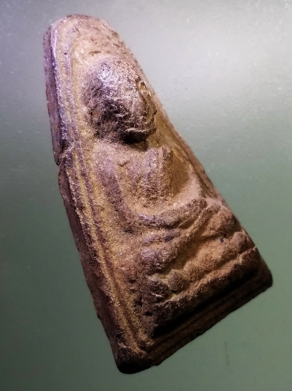 รหัสสินค้า หลวงปู่ทวด วัดต่างๆ 216 หลวงปู่ทวด วัดช้างให้ จังหวัดปัตตานี เนื้อดินเผา สร้างปี 2513 พระครูใบฎีกาขาวสร้าง